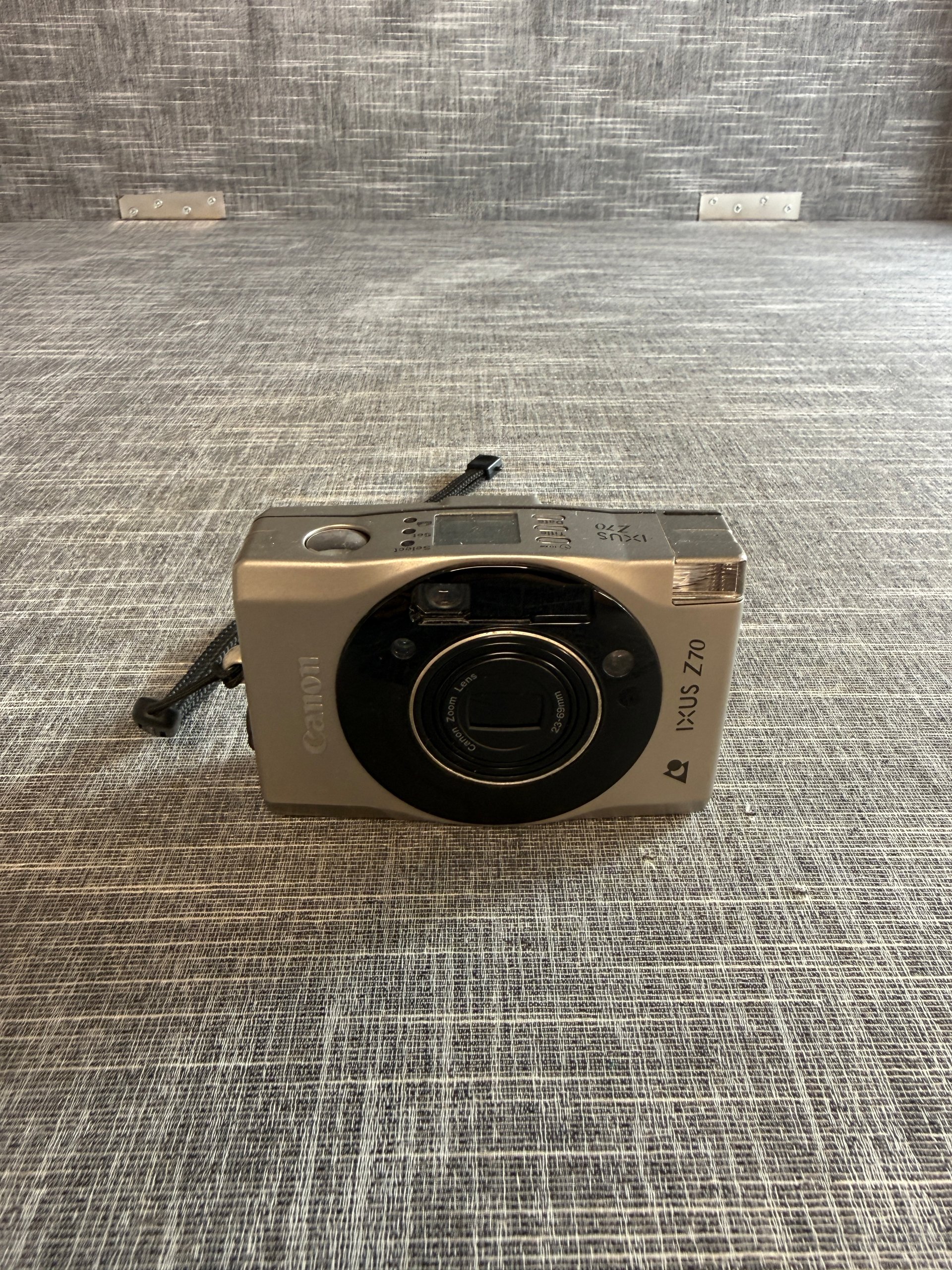 Canon IXUS Z70 Compact Camera Silver
