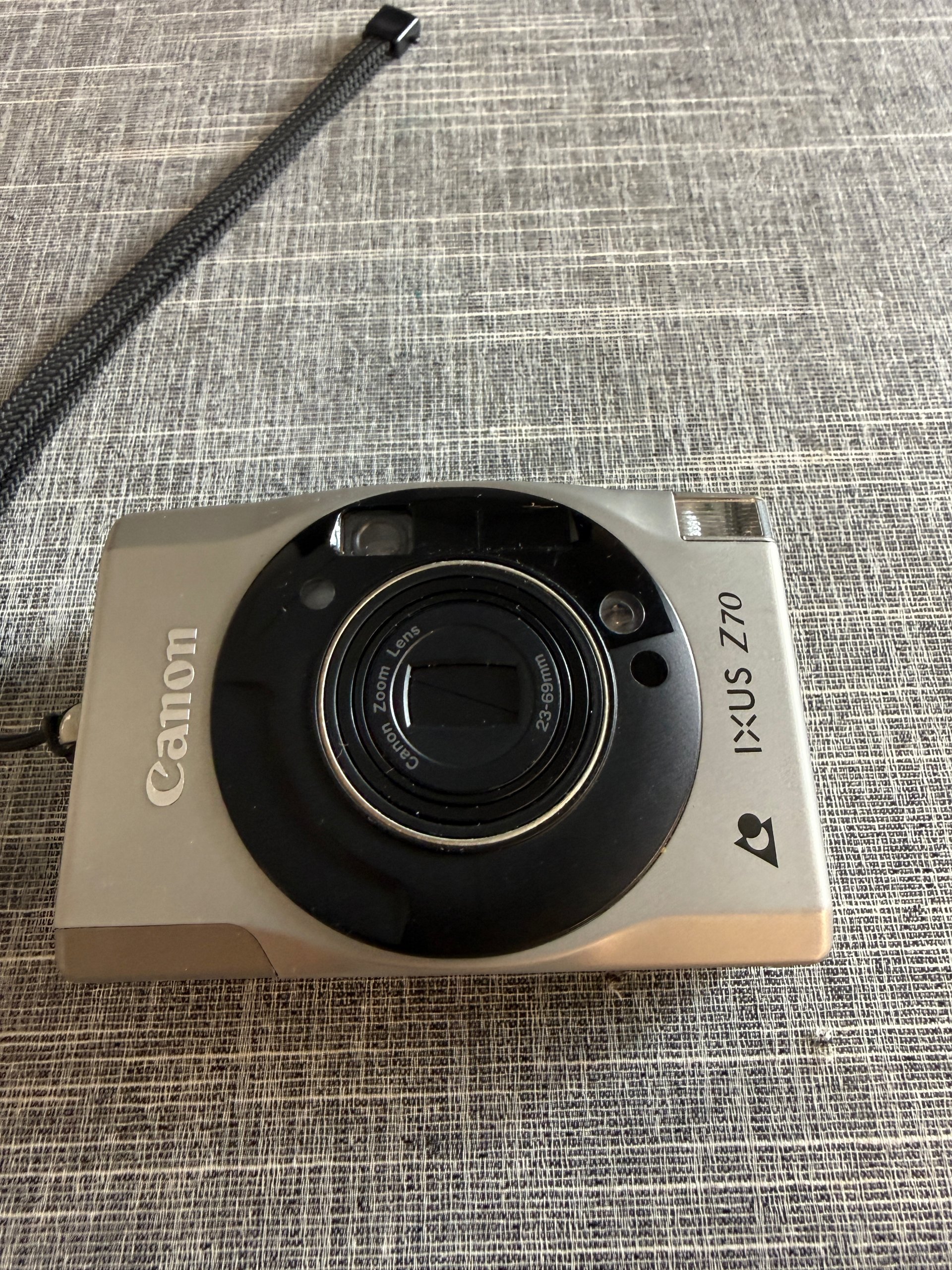 Canon IXUS Z70 Compact Camera Silver image 2