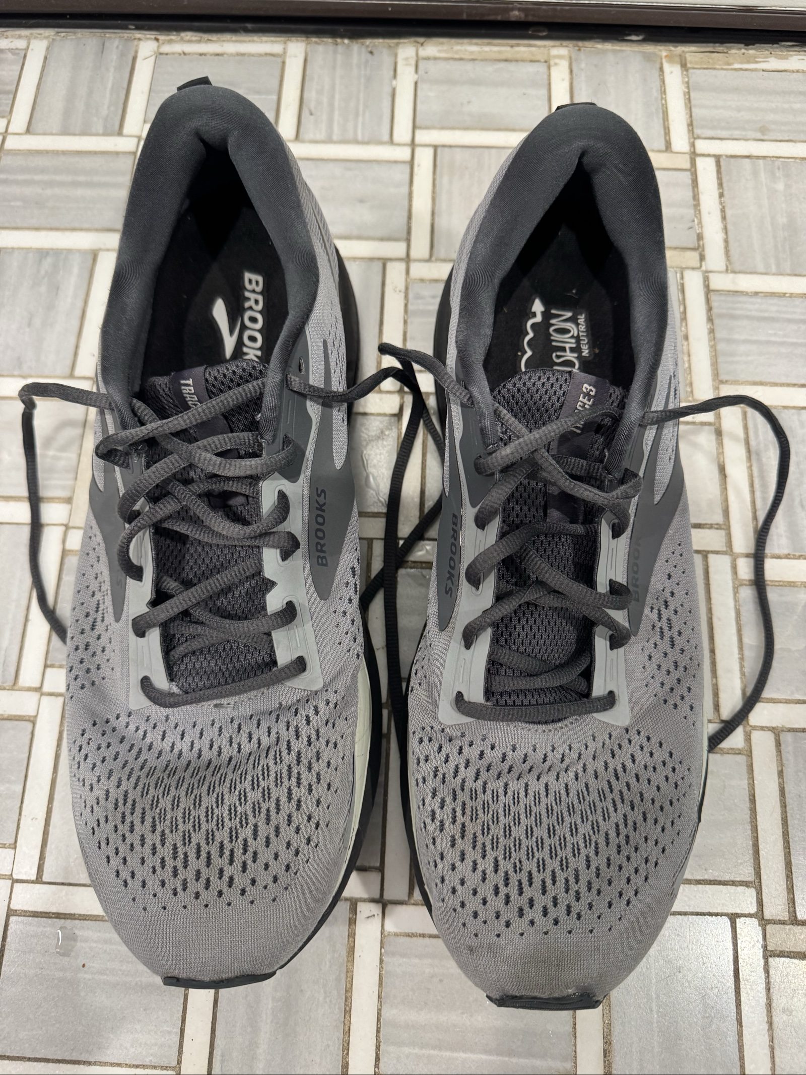 Brooks Grey & Black Trace 3 Men's Running Shoes US 8.5 image 2