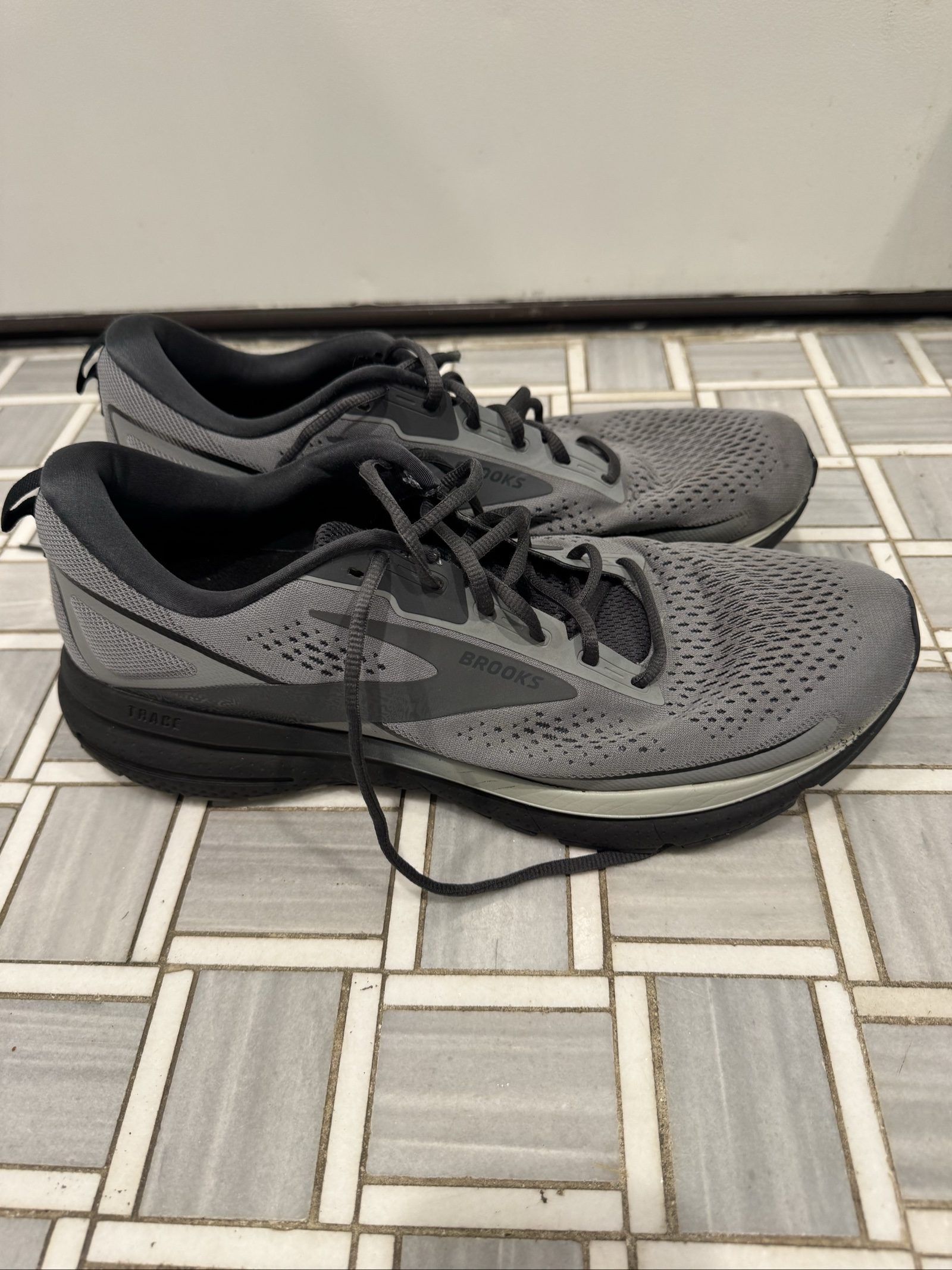 Brooks Grey & Black Trace 3 Men's Running Shoes US 8.5 image 6
