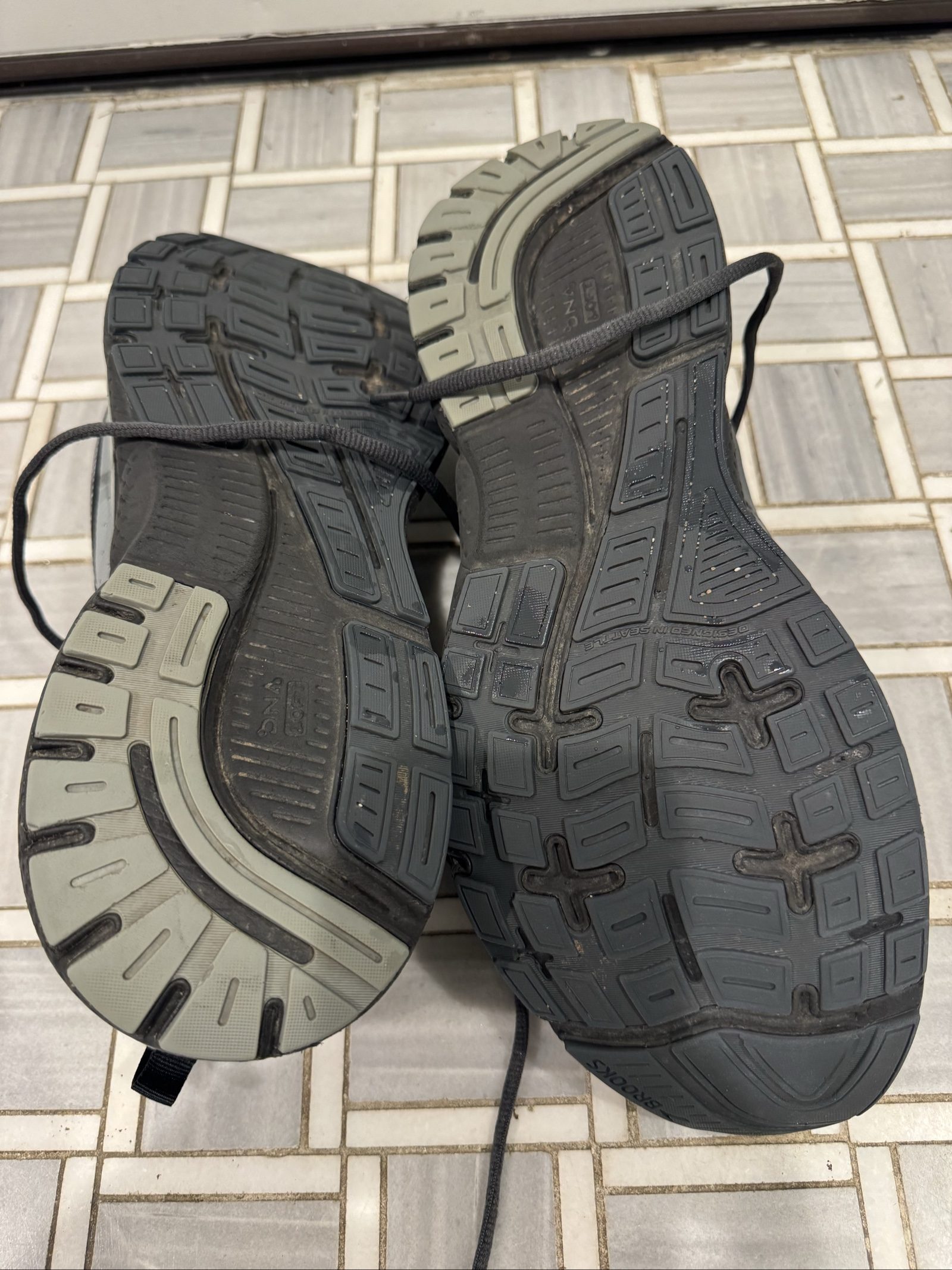 Brooks Grey & Black Trace 3 Men's Running Shoes US 8.5 image 7