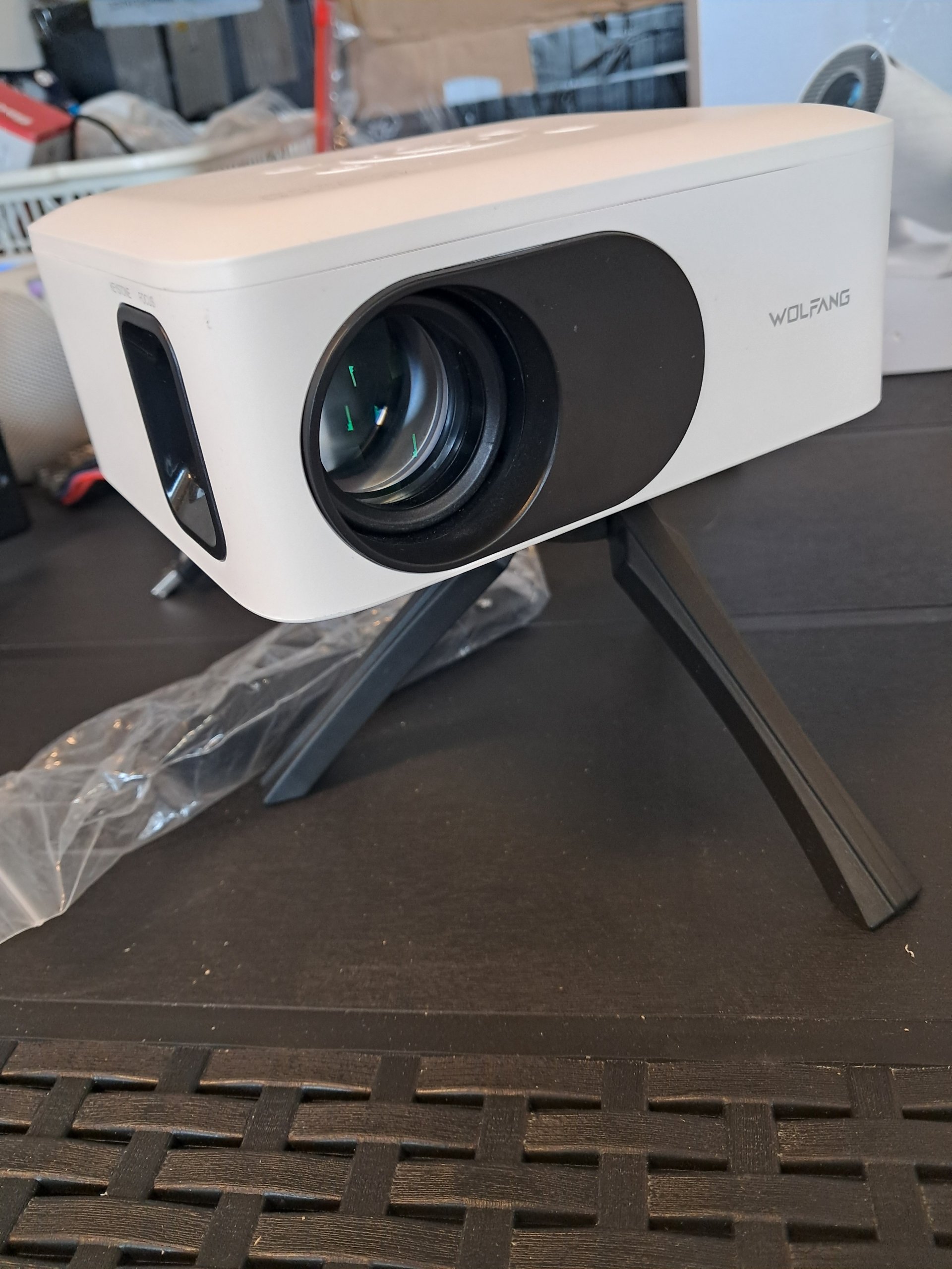 WOLFANG Portable Video Projector