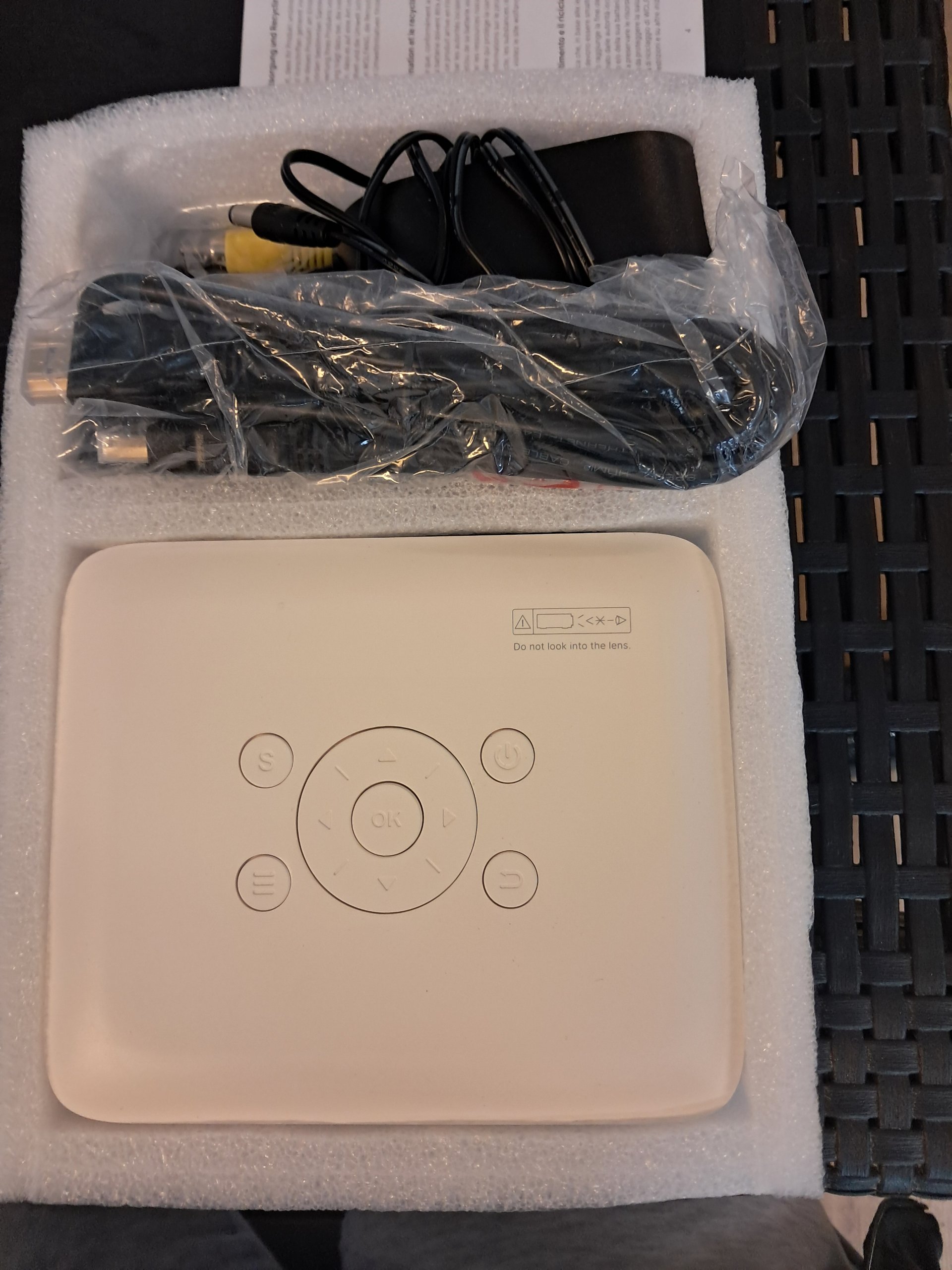 WOLFANG Portable Video Projector image 3