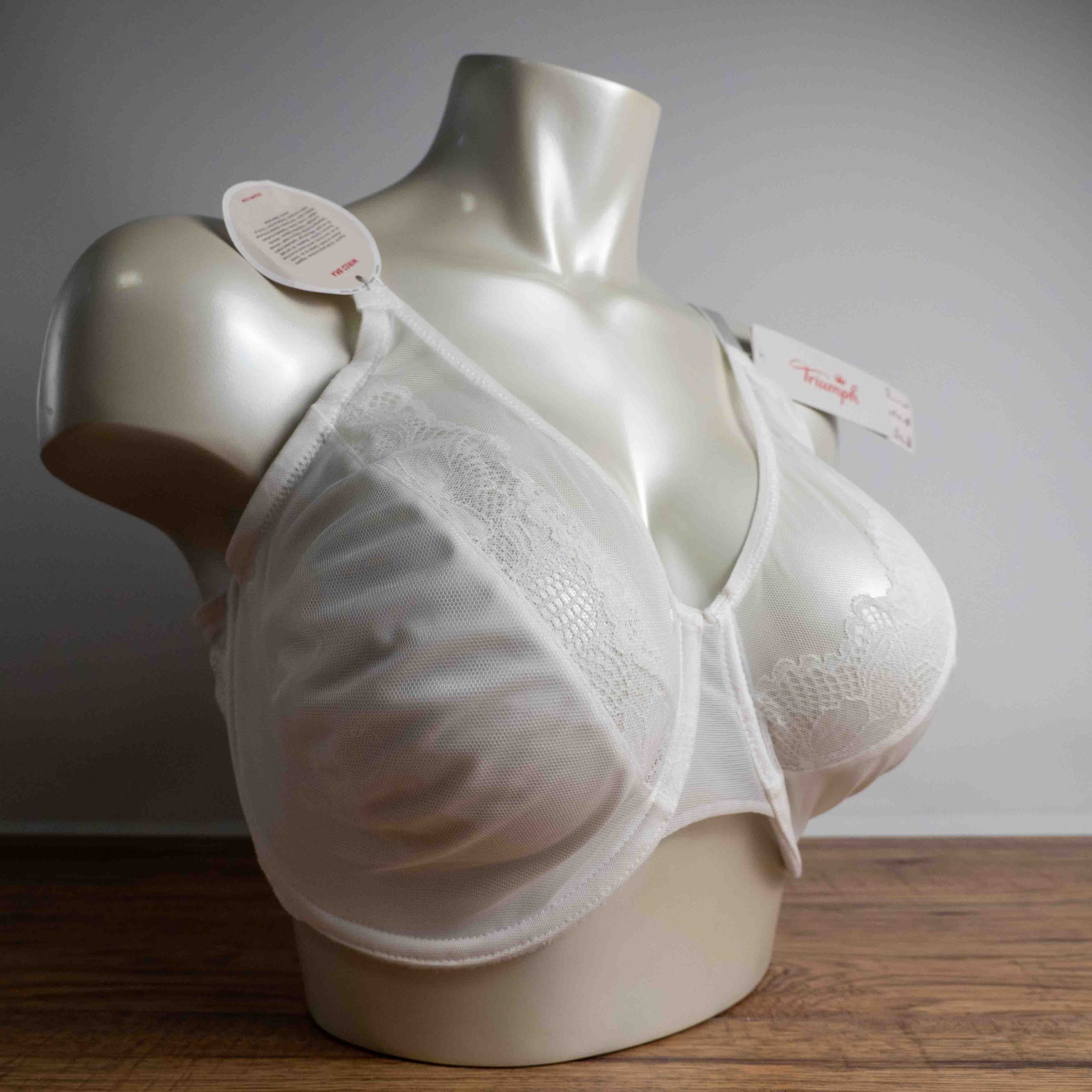 Triumph 40E White Lace Soft Cup Bra NWT