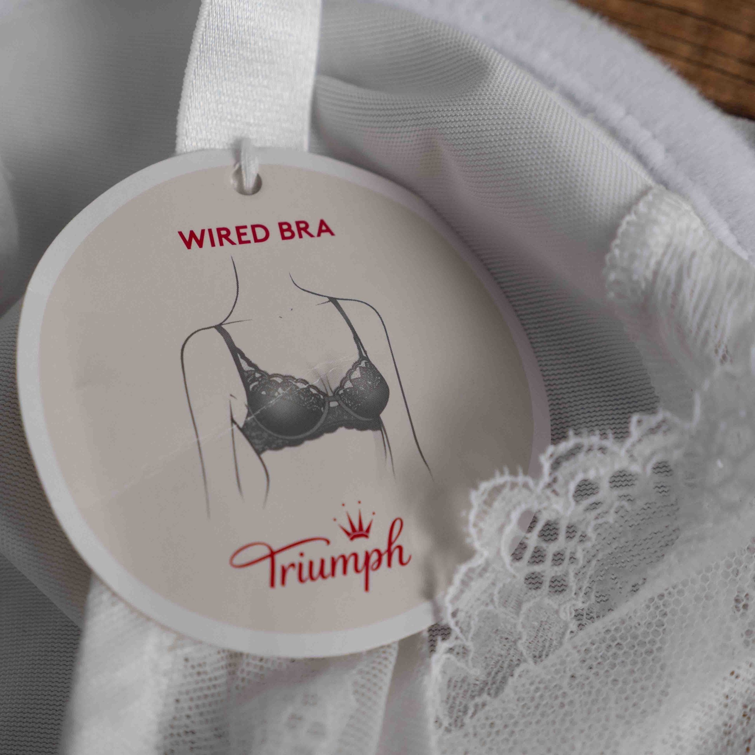 Triumph 40E White Lace Soft Cup Bra NWT image 6