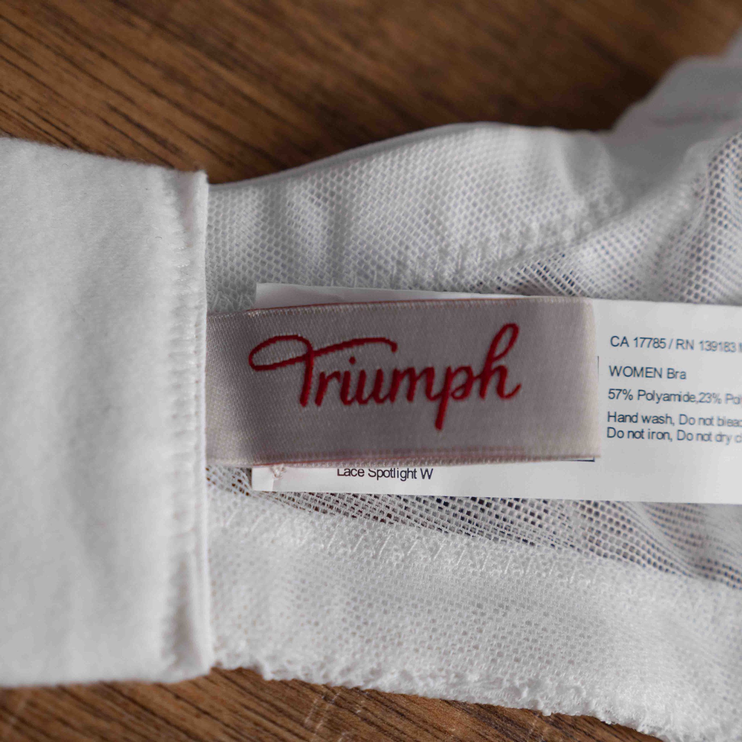 Triumph 40E White Lace Soft Cup Bra NWT image 7
