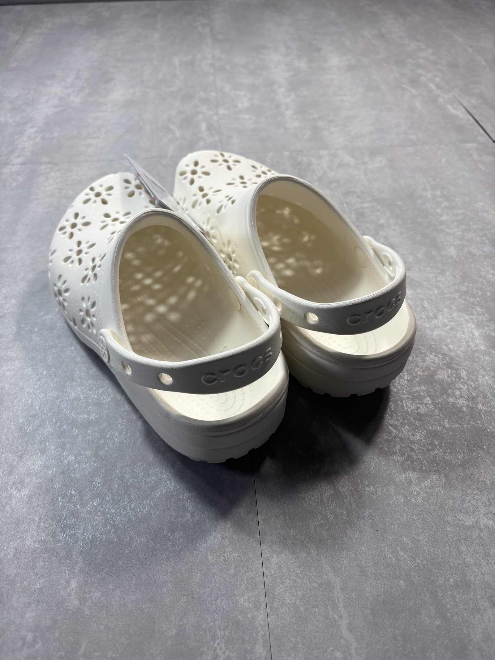 Crocs White/Beige Classic Floral Cut Out Clog UK W 6 image 3