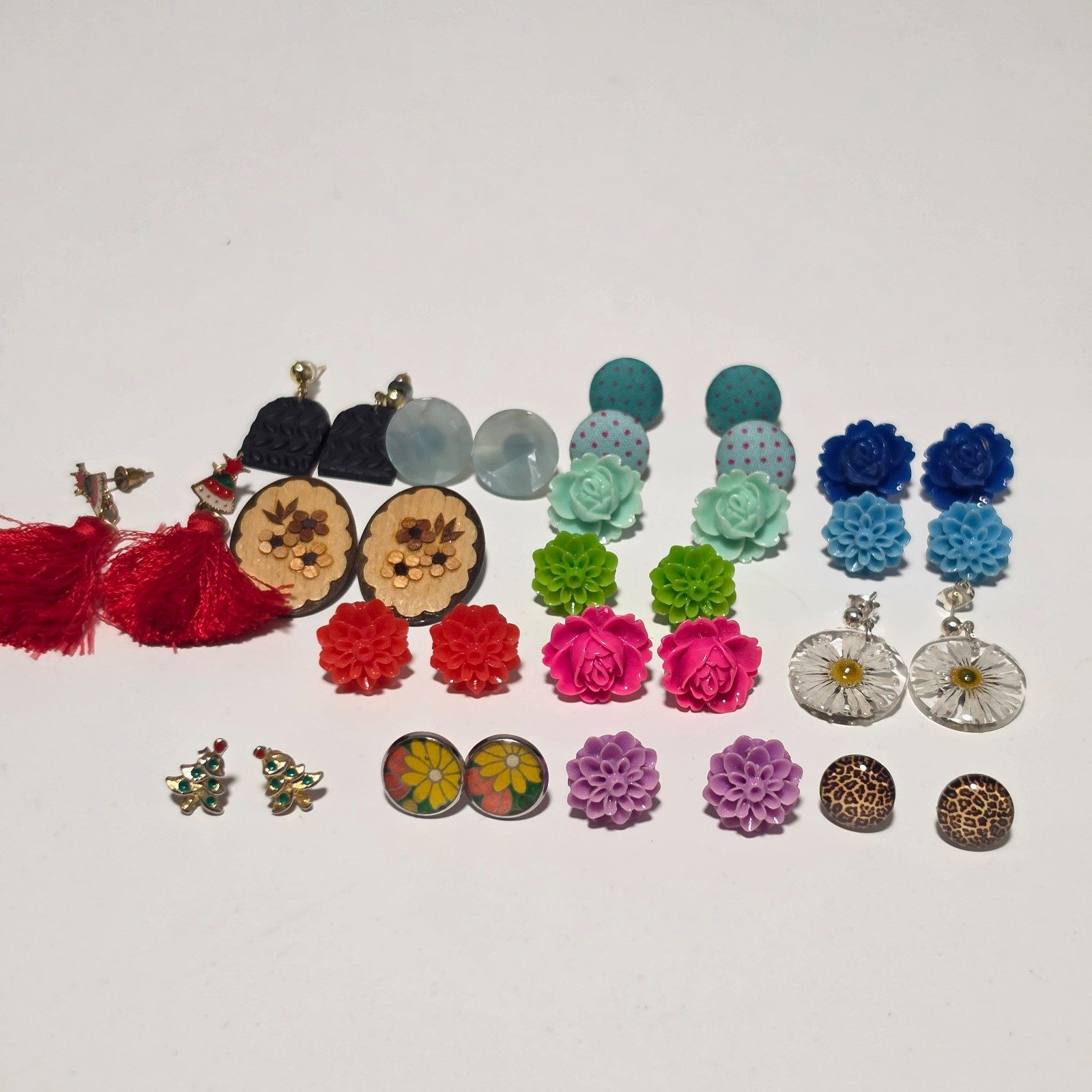 Multi Colour Floral Stud Earrings Set.b9