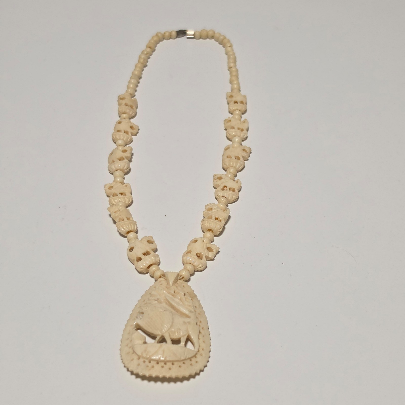 Carved Ivory lion Beaded Necklace .b9 image 4