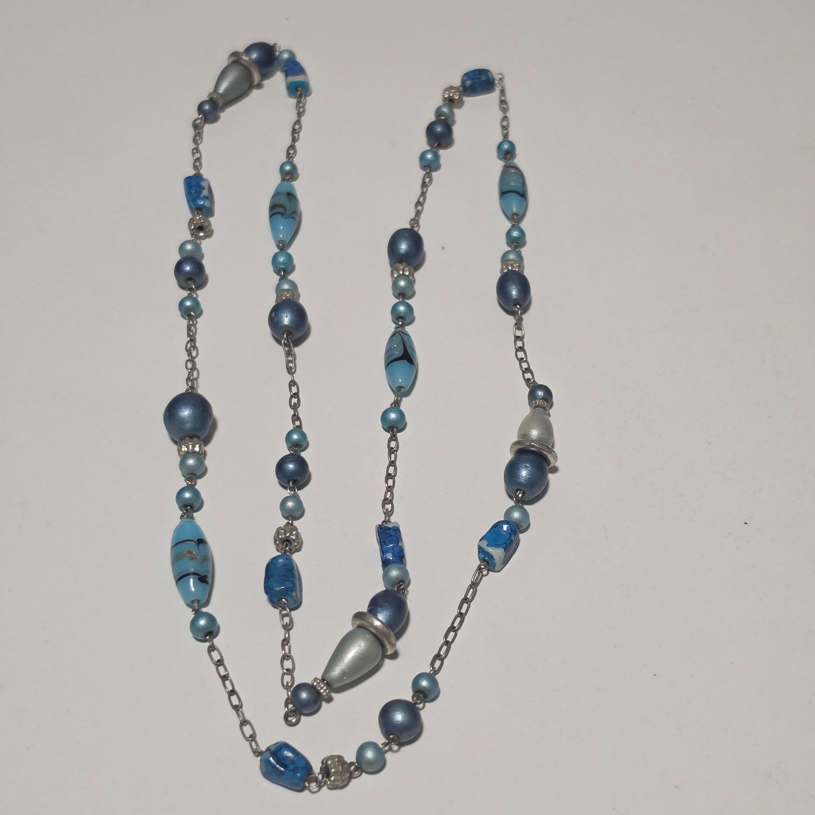 Vintage Blue & Silver Beaded Decorative Necklace.b9