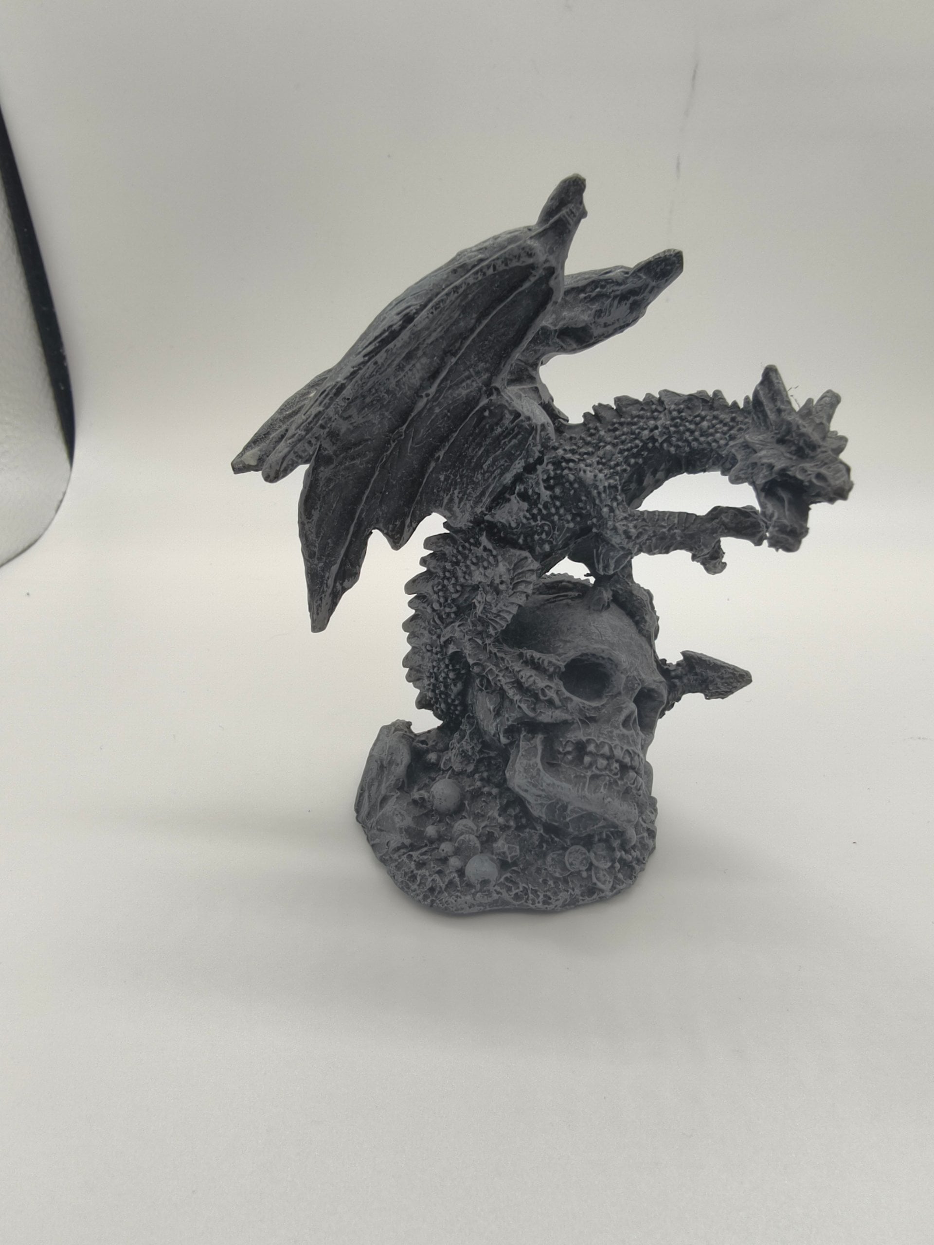 Statuetta Drago su Teschio Resina 12cm Scultura Fantasy Gothic Dark Arredo Scrivania