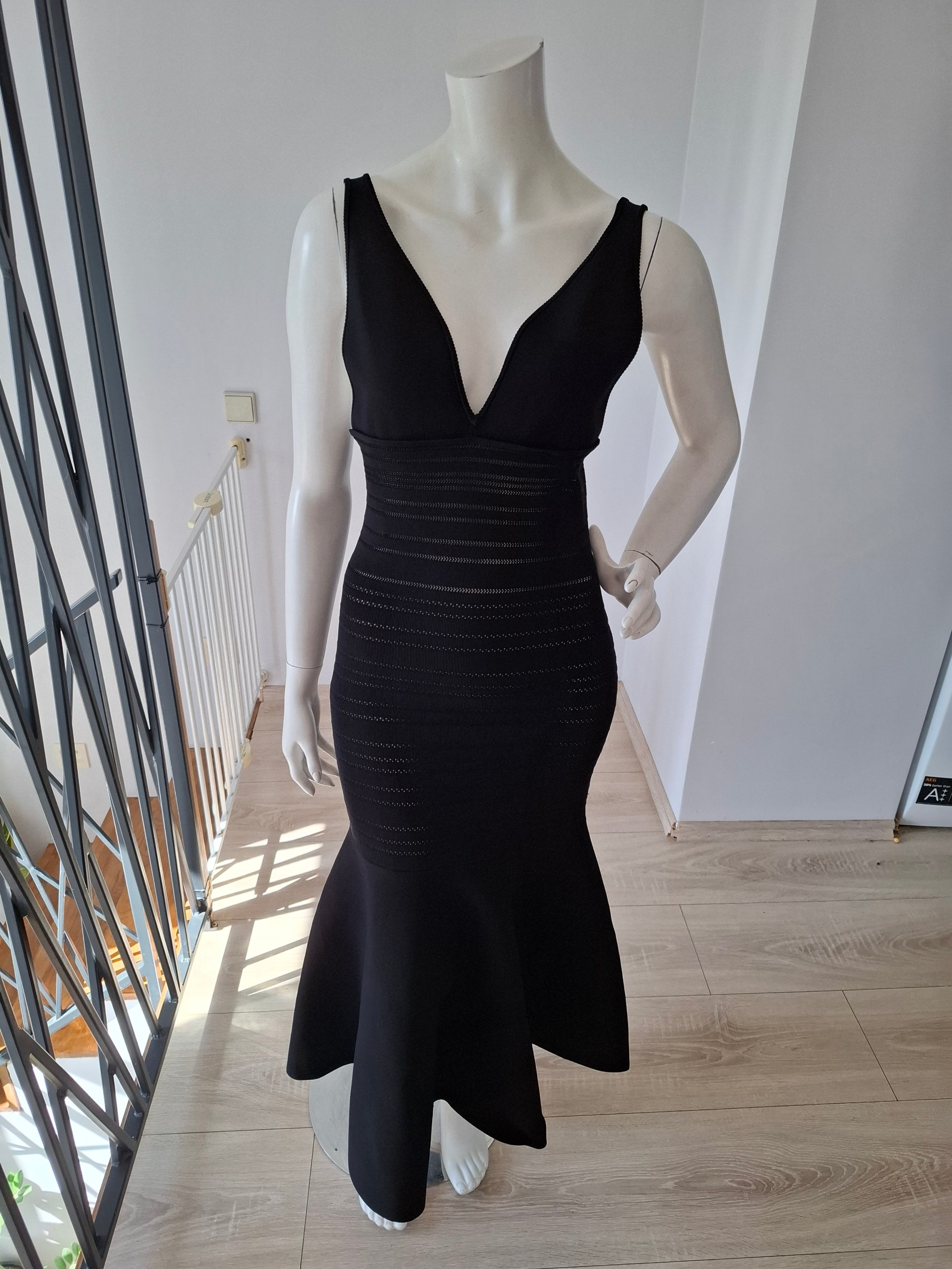 New Victoria Beckham Black Compact Viscose Mermaid Midi Dress Size M