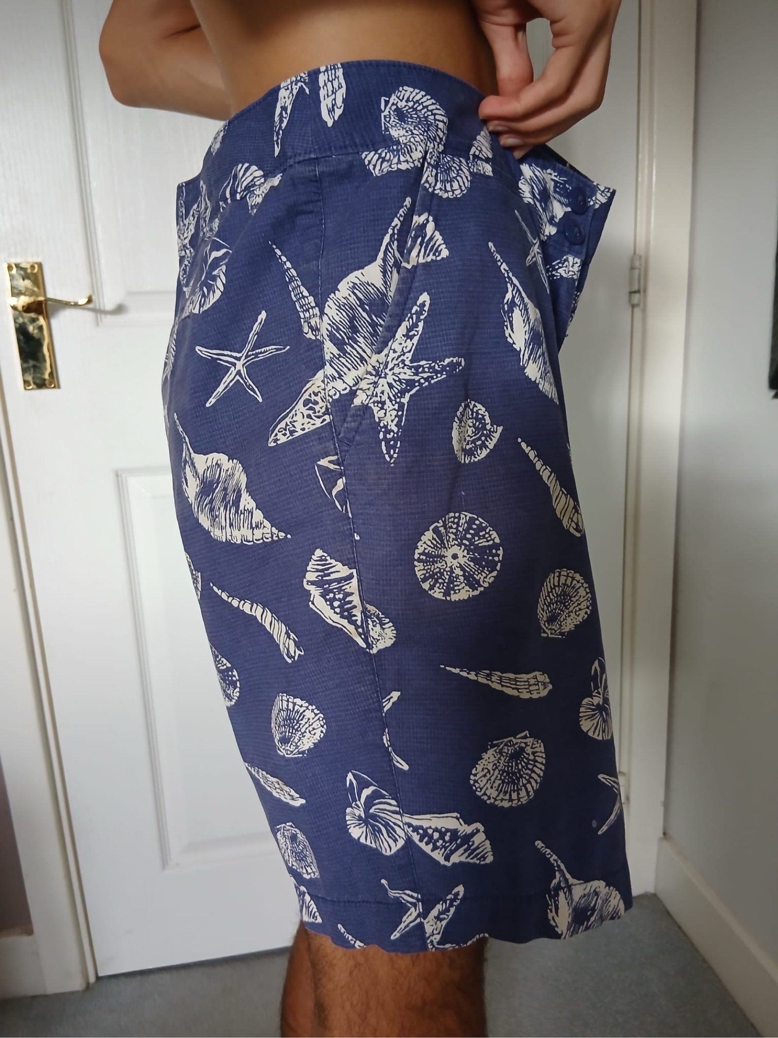 Tommy Bahama Men's Blue Shell Print Linen Shorts size S image 3