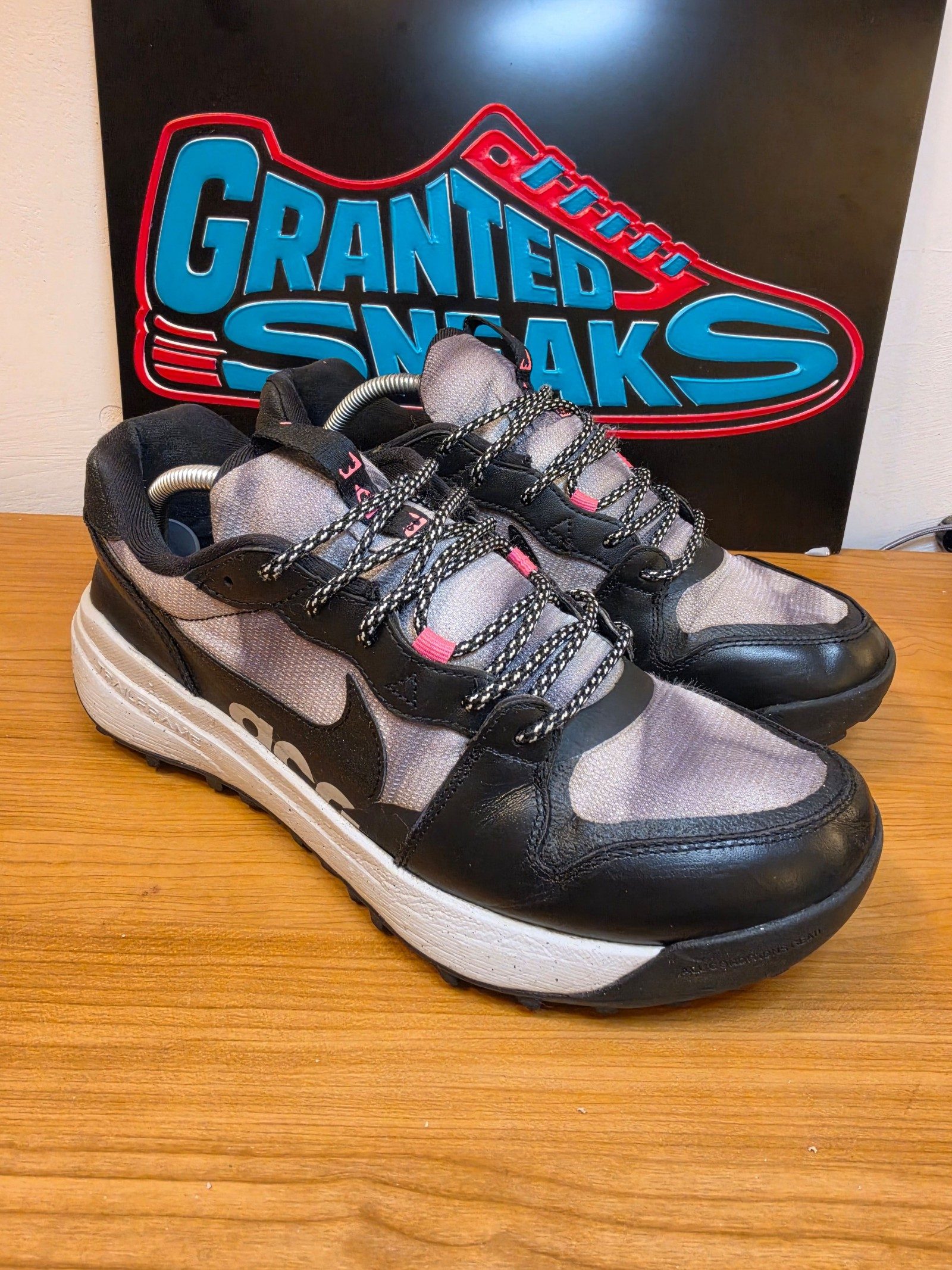 Nike Black & Grey & Hyper Pink ACG Lowcate Trail Sneakers UK 9 image 2