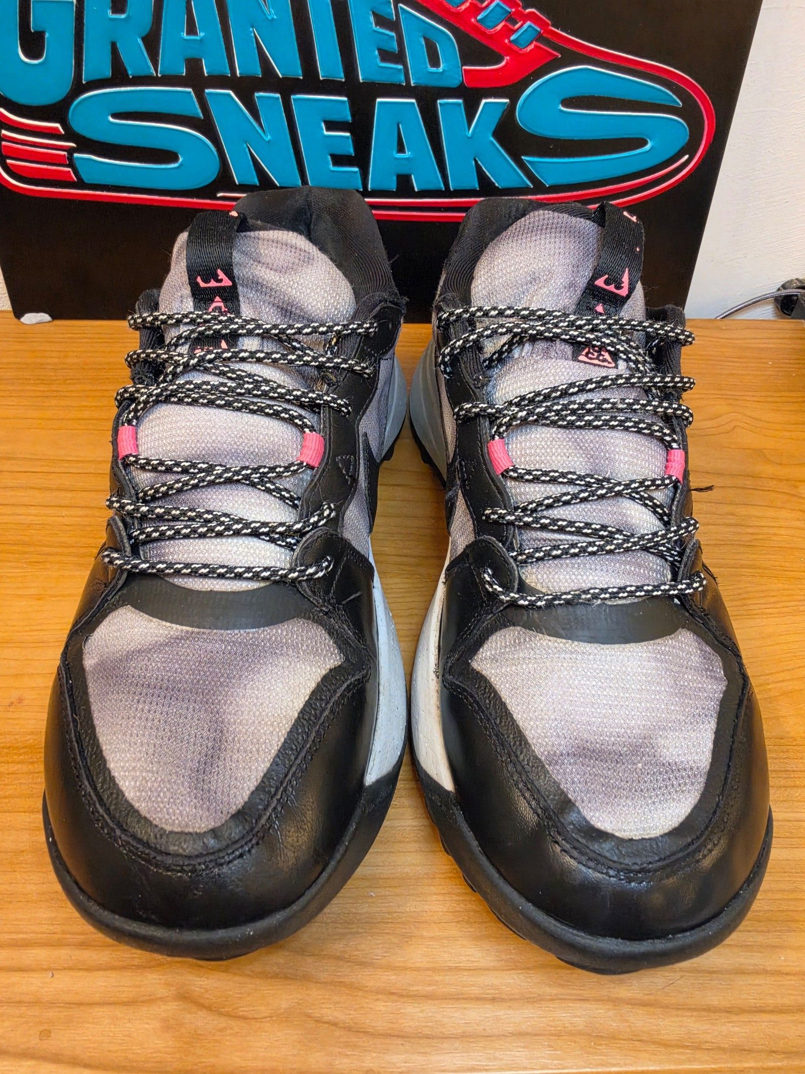 Nike Black & Grey & Hyper Pink ACG Lowcate Trail Sneakers UK 9 image 4