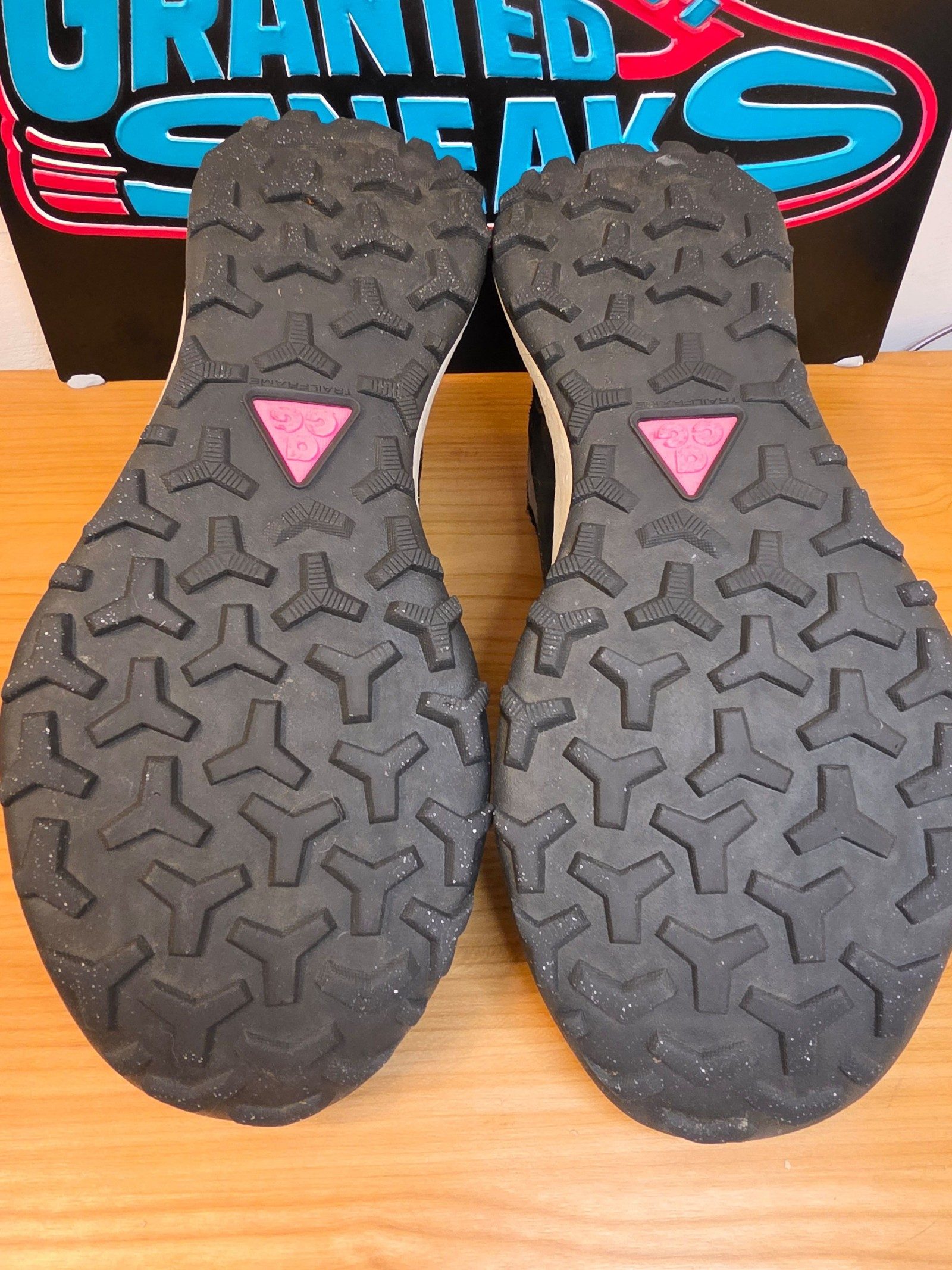 Nike Black & Grey & Hyper Pink ACG Lowcate Trail Sneakers UK 9 image 8