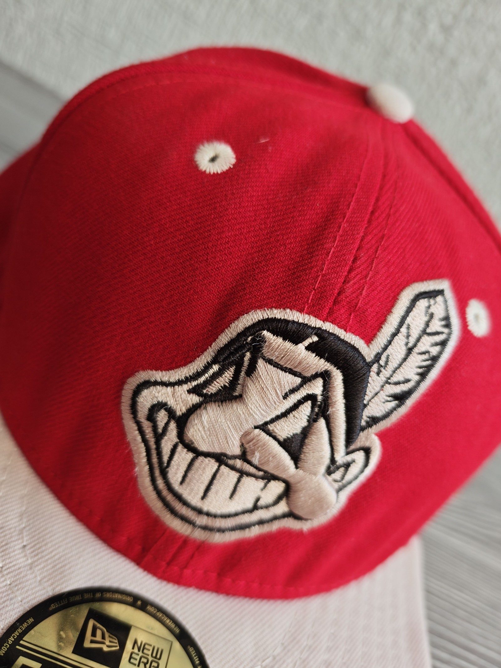 New Era Red & White Cleveland Indians 59FIFTY Fitted Cap 7 1/2 image 2