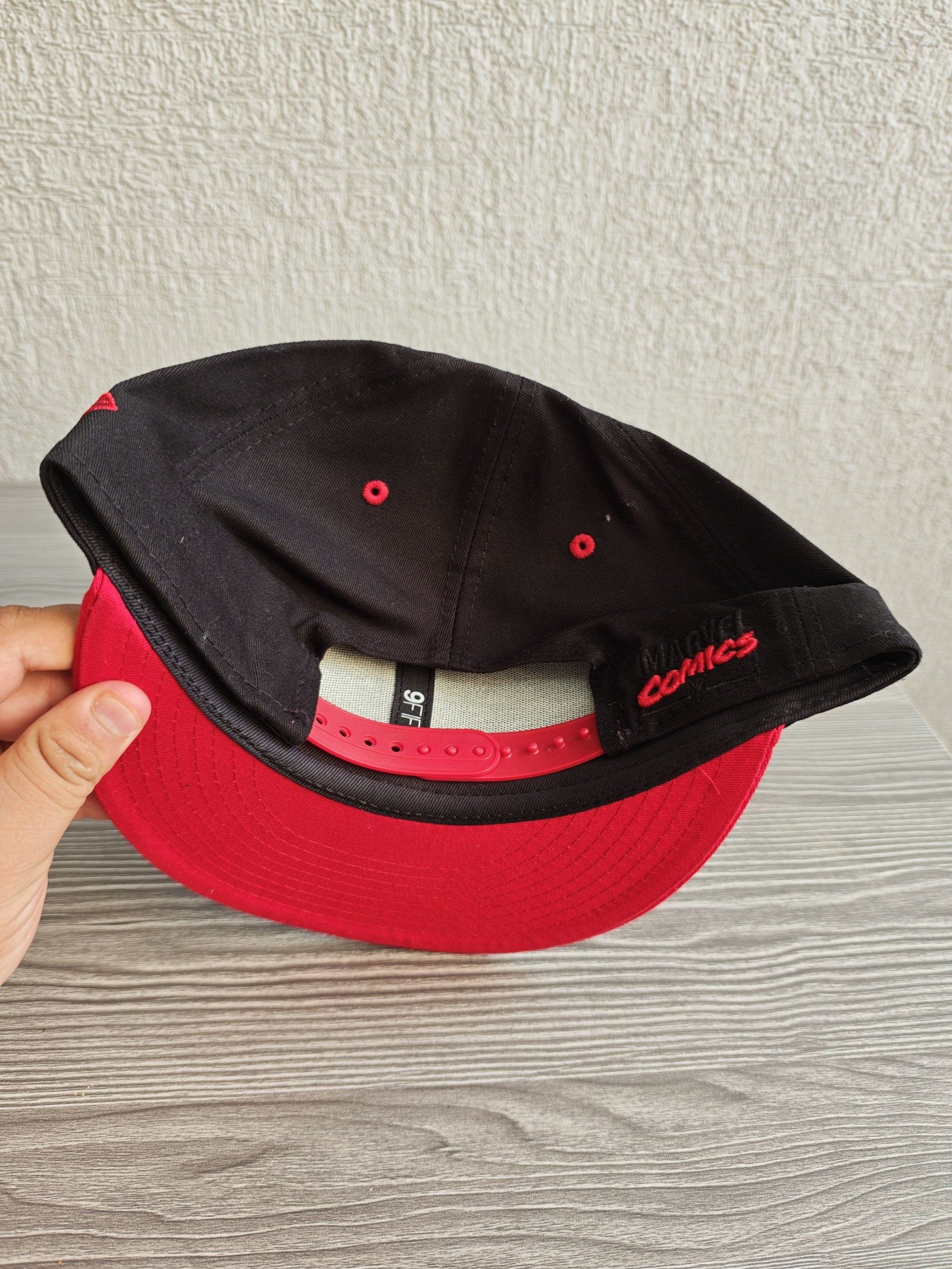 New Era Marvel Comics Black Widow Black & Red Snapback Cap Medium-Large image 3