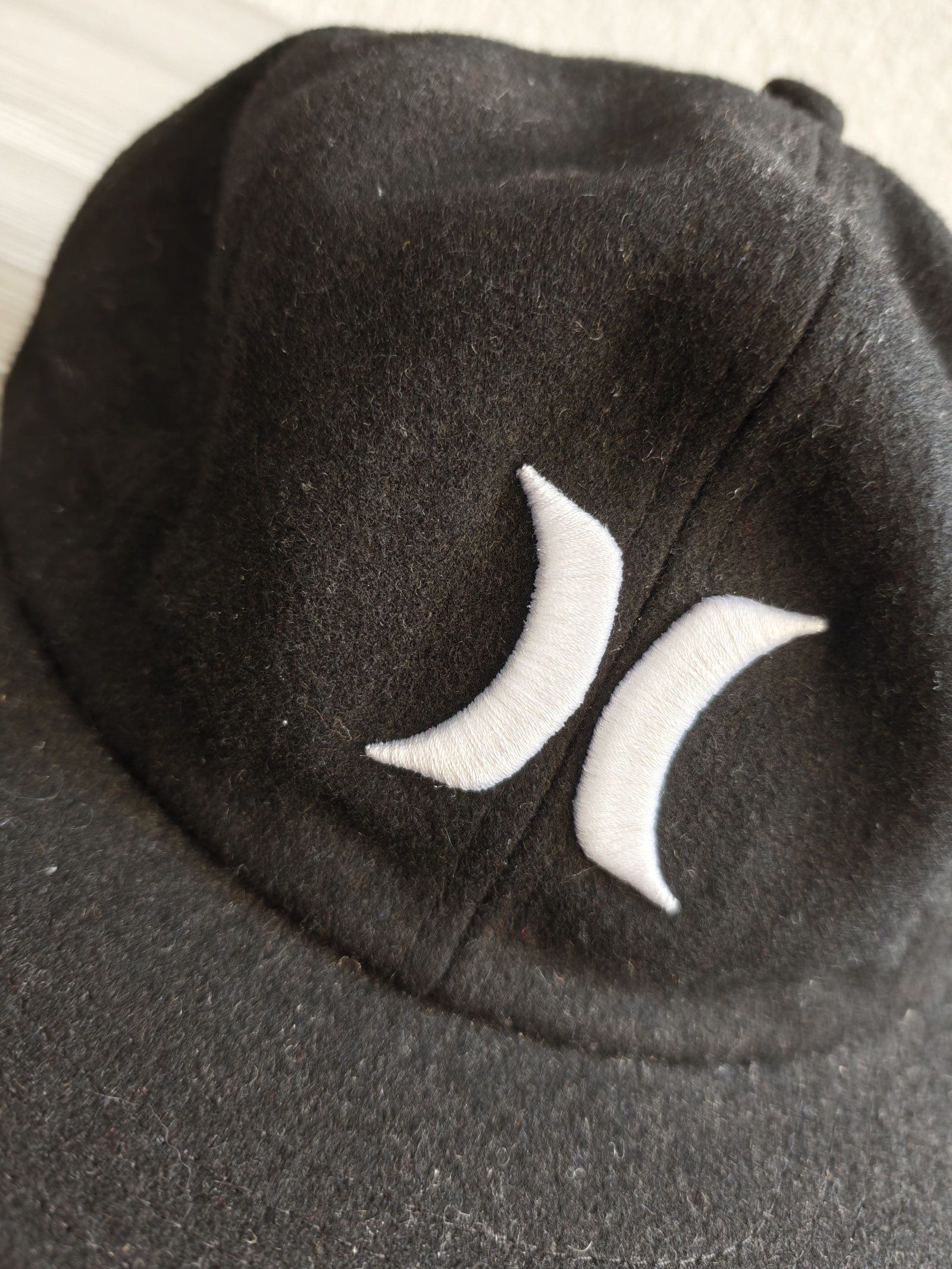 Hurley Black & White Wool New Era Fitted Cap 7 1/4 image 2