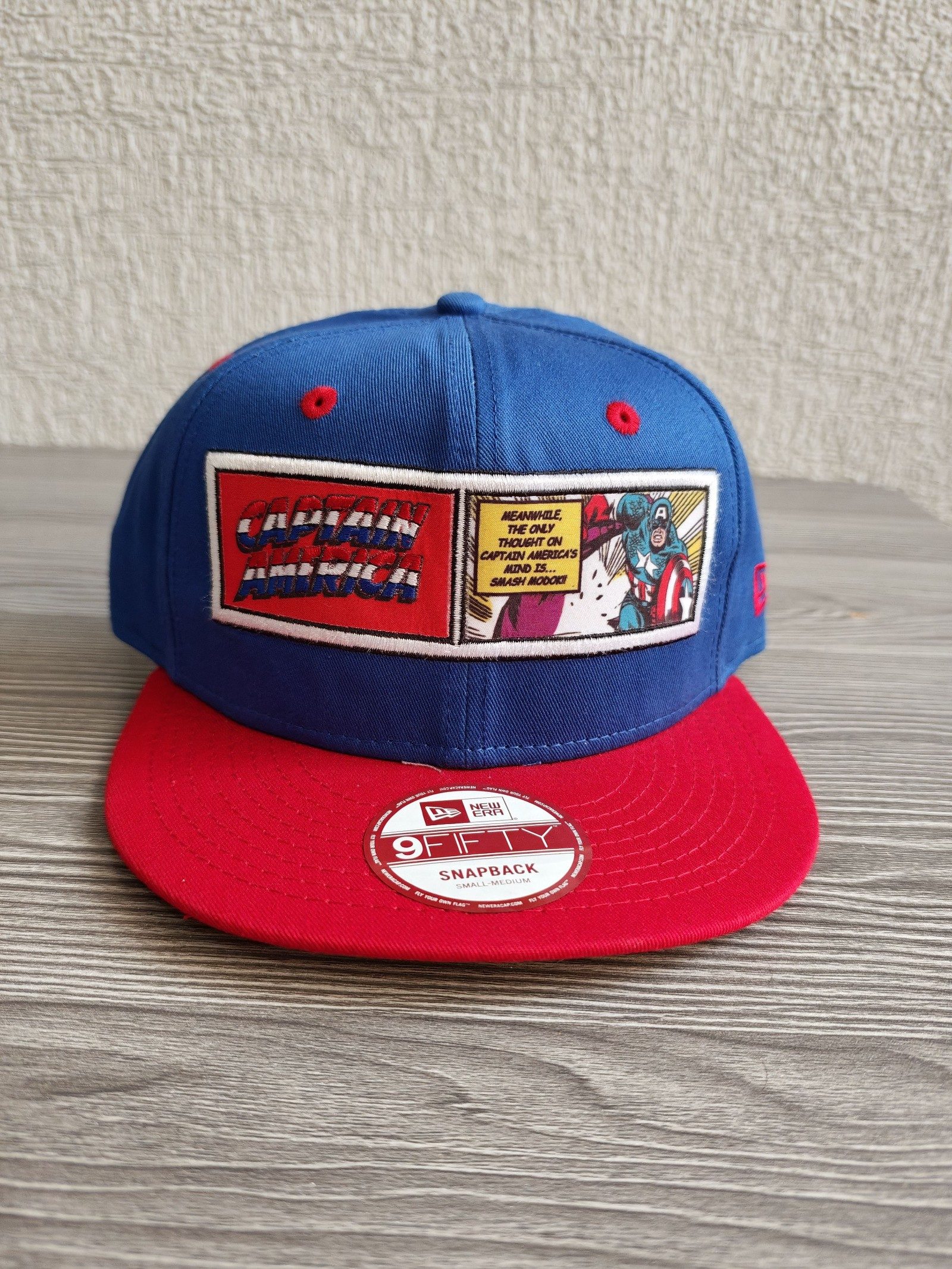 New Era Marvel Comics Captain America Blue & Red Snapback Hat Small-Medium