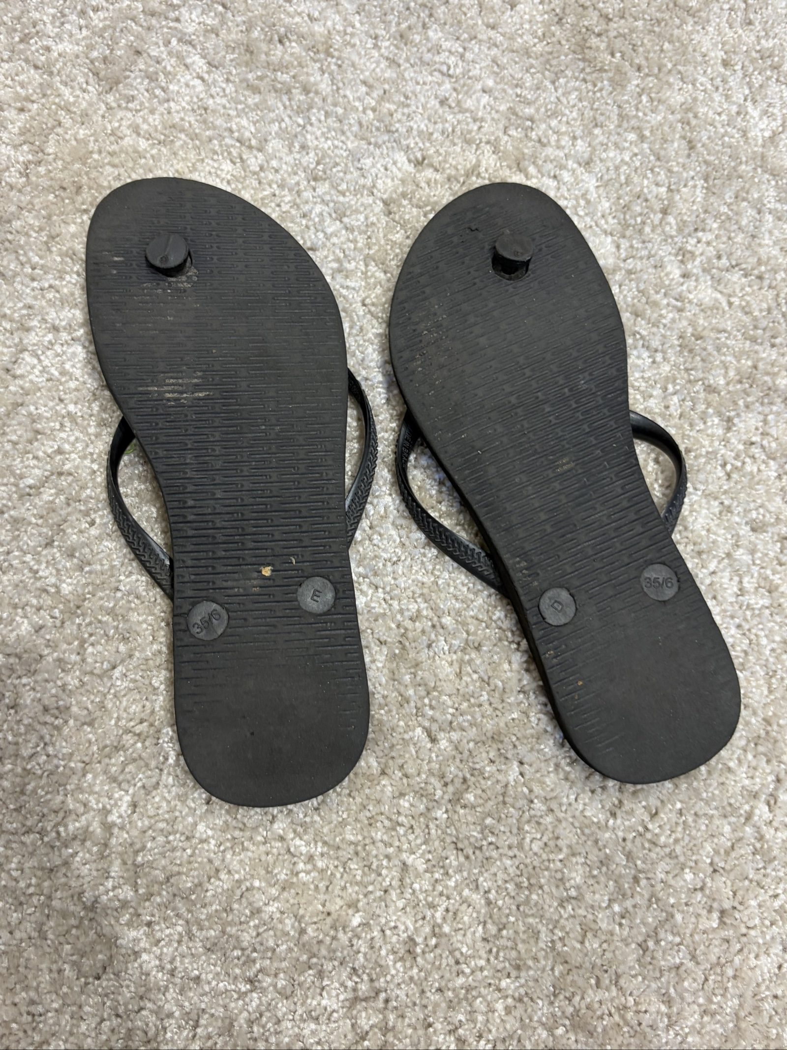 Havaianas Black Flip Flops Women's Size 35/36 with Rhinestone Detail