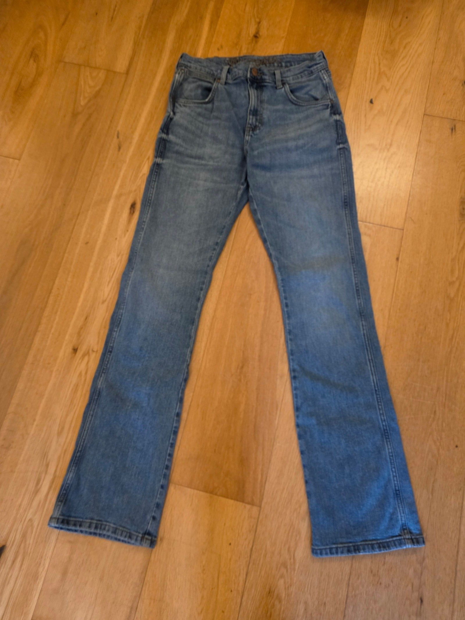 Wrangler Blue Denim Jeans Medium Wash 30 x32 Inch Leg Length