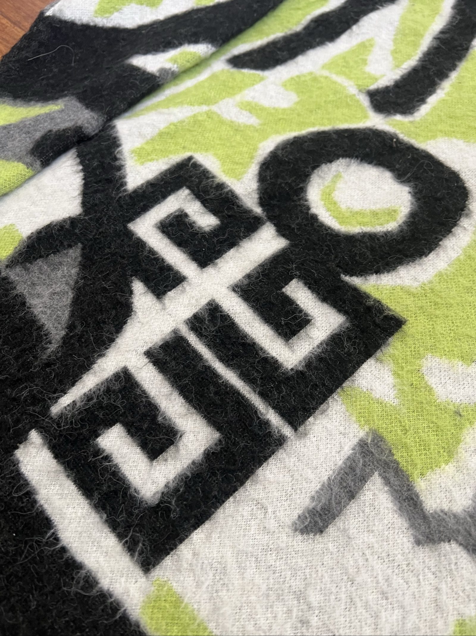 Givenchy Men's Green White Black Wool Blend Sweater Medium image 4