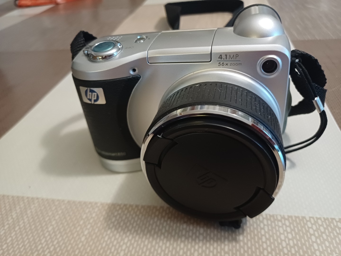 HP Silver Photosmart 850 Digital Camera 4.1MP with SD Card & Lowepro Black Camera Bag