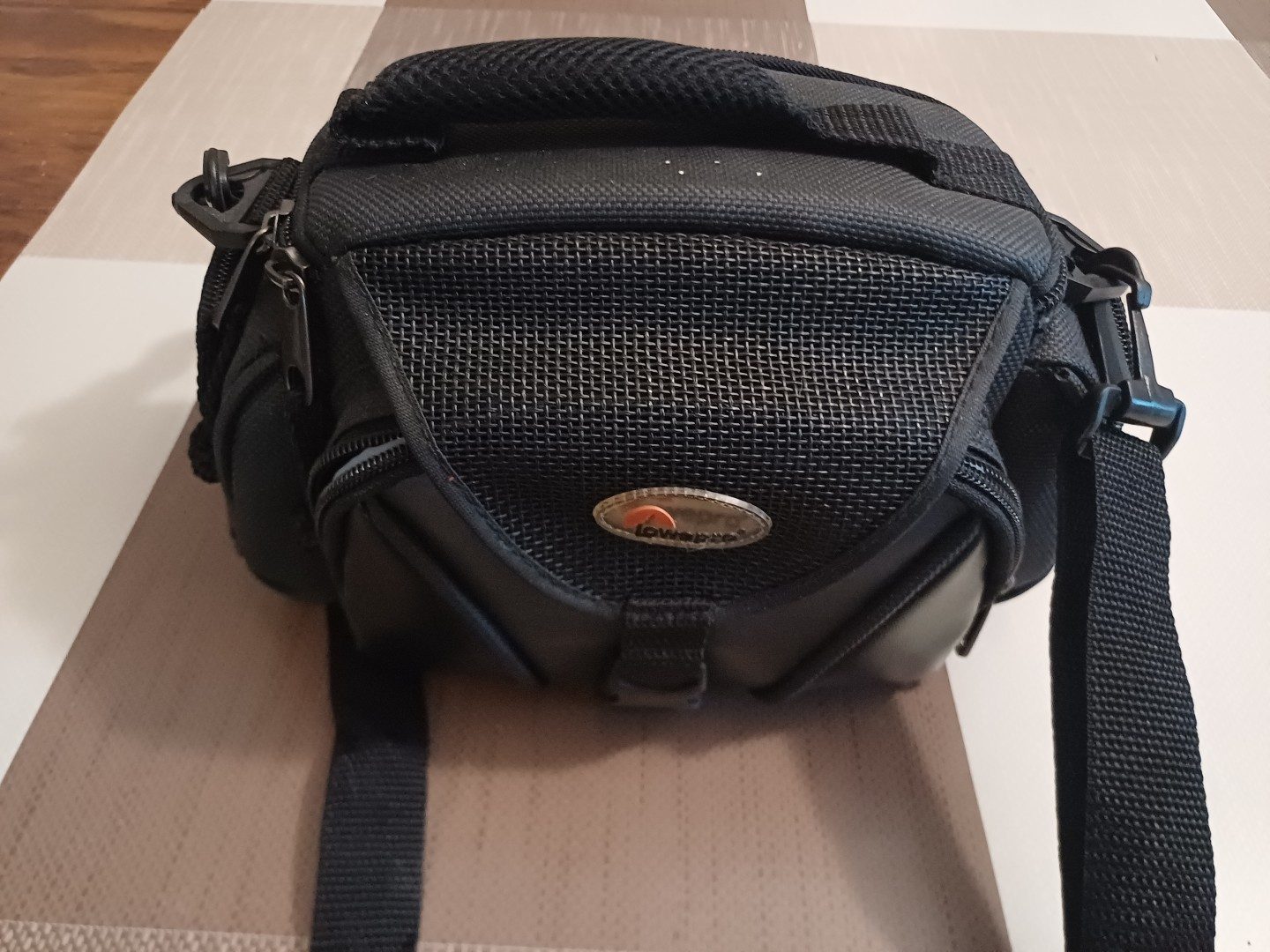HP Silver Photosmart 850 Digital Camera 4.1MP with SD Card & Lowepro Black Camera Bag image 4
