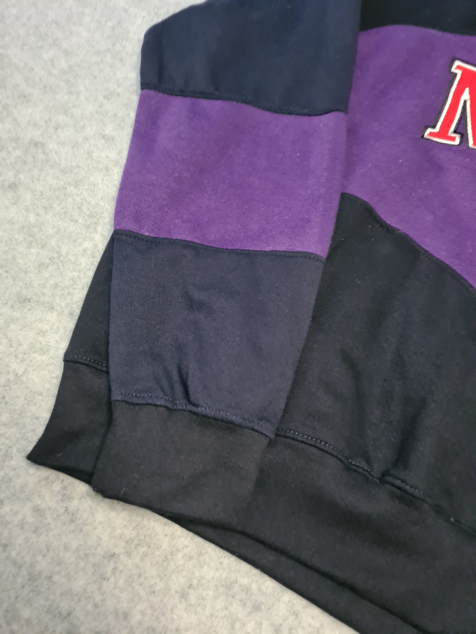 Nike Men’s Black Purple Colour Block Sweatshirt Medium Y2K 1165 image 2