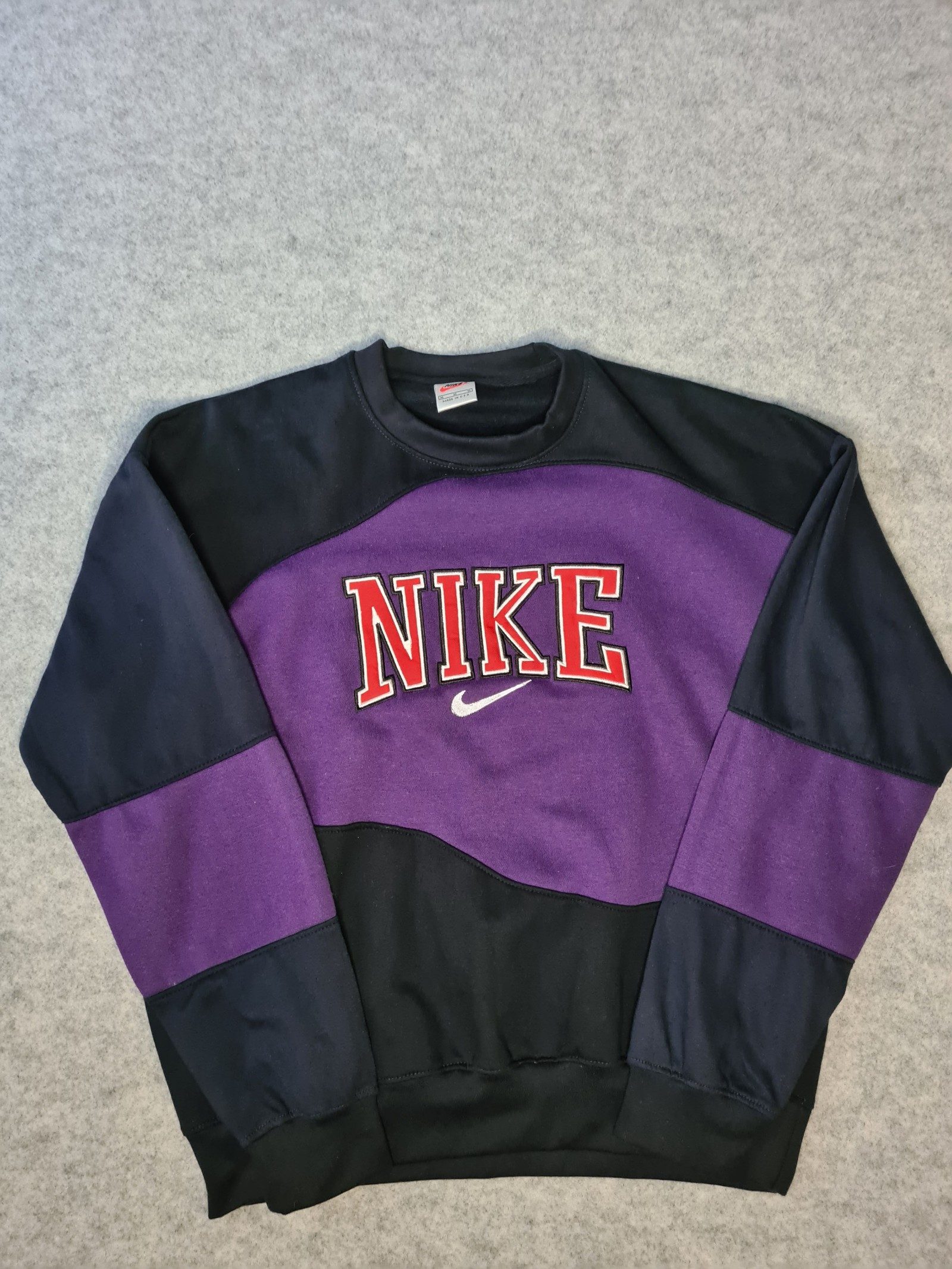 Nike Men’s Black Purple Colour Block Sweatshirt Medium Y2K 1165