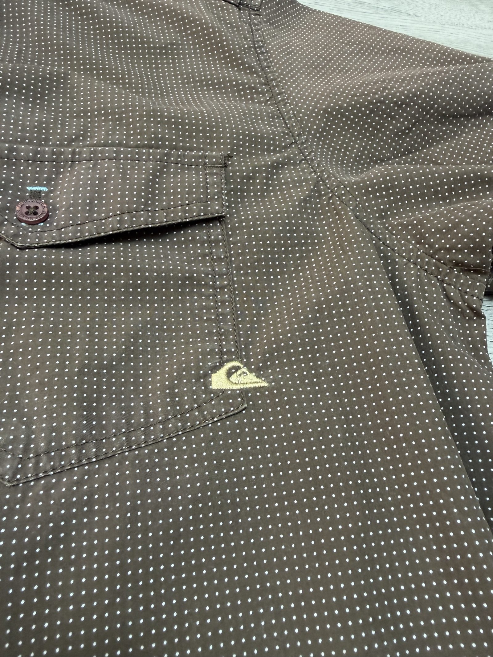 Quiksilver Brown & White Polka Dot Men's Shirt Medium (1717) image 4