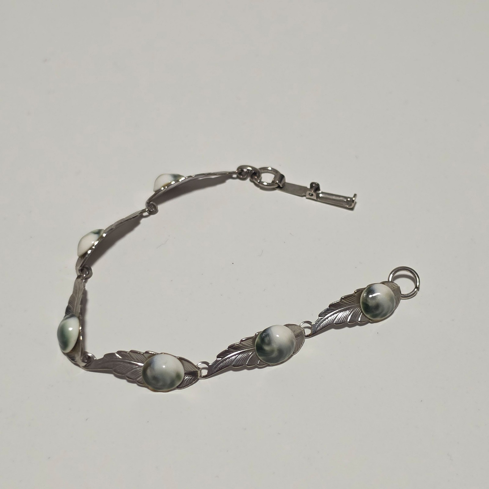 Unbranded Silver & White Shell Detail Bracelet .b9