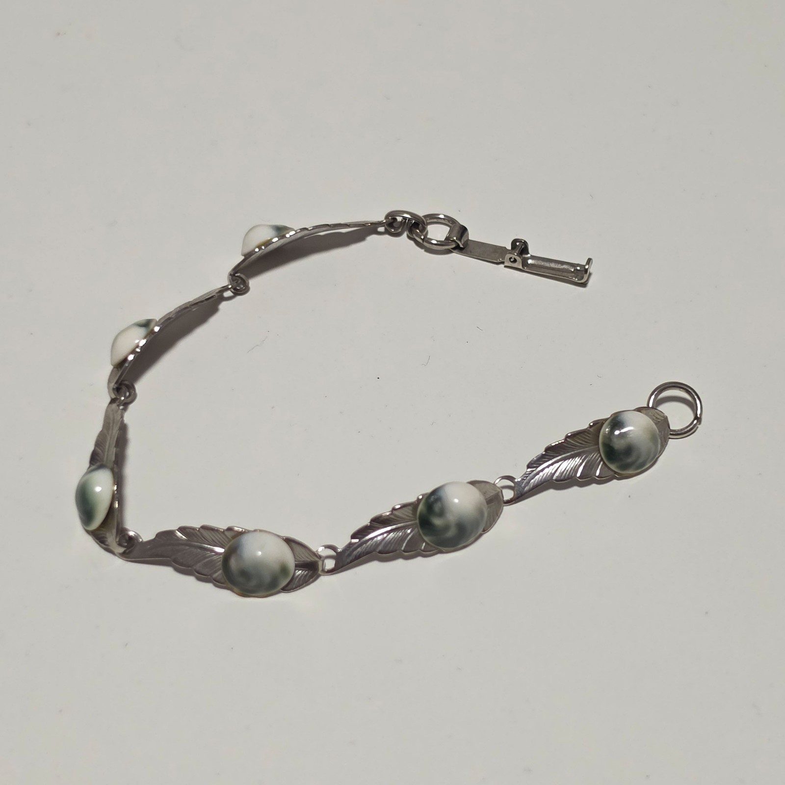 Unbranded Silver & White Shell Detail Bracelet .b9 image 2