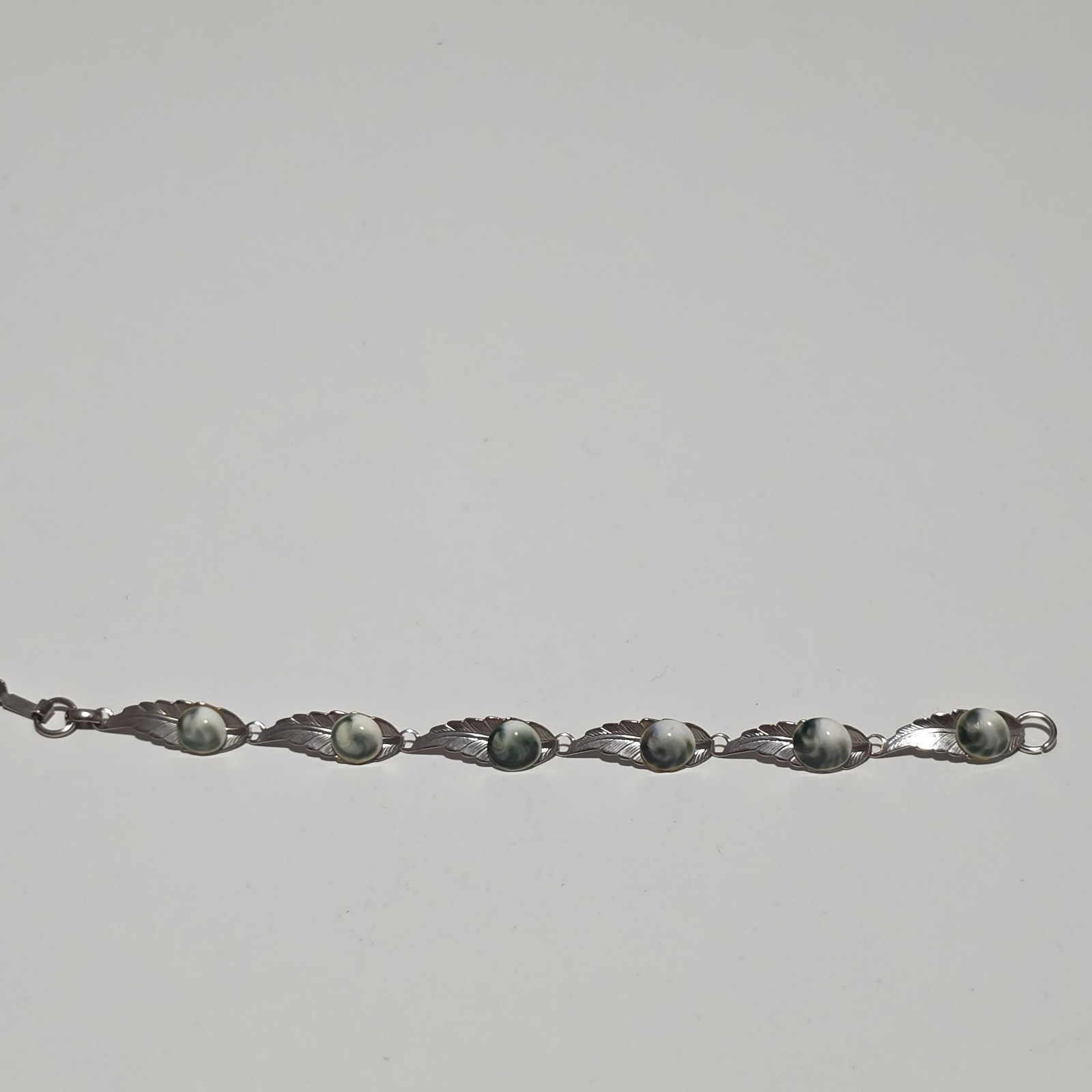 Unbranded Silver & White Shell Detail Bracelet .b9 image 3