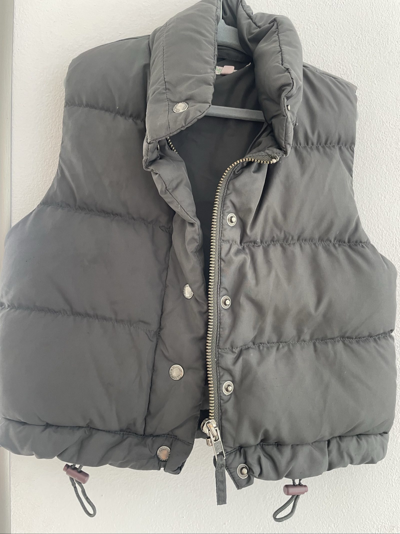 Bonsport Grey Puffer Vest Small Light Padding