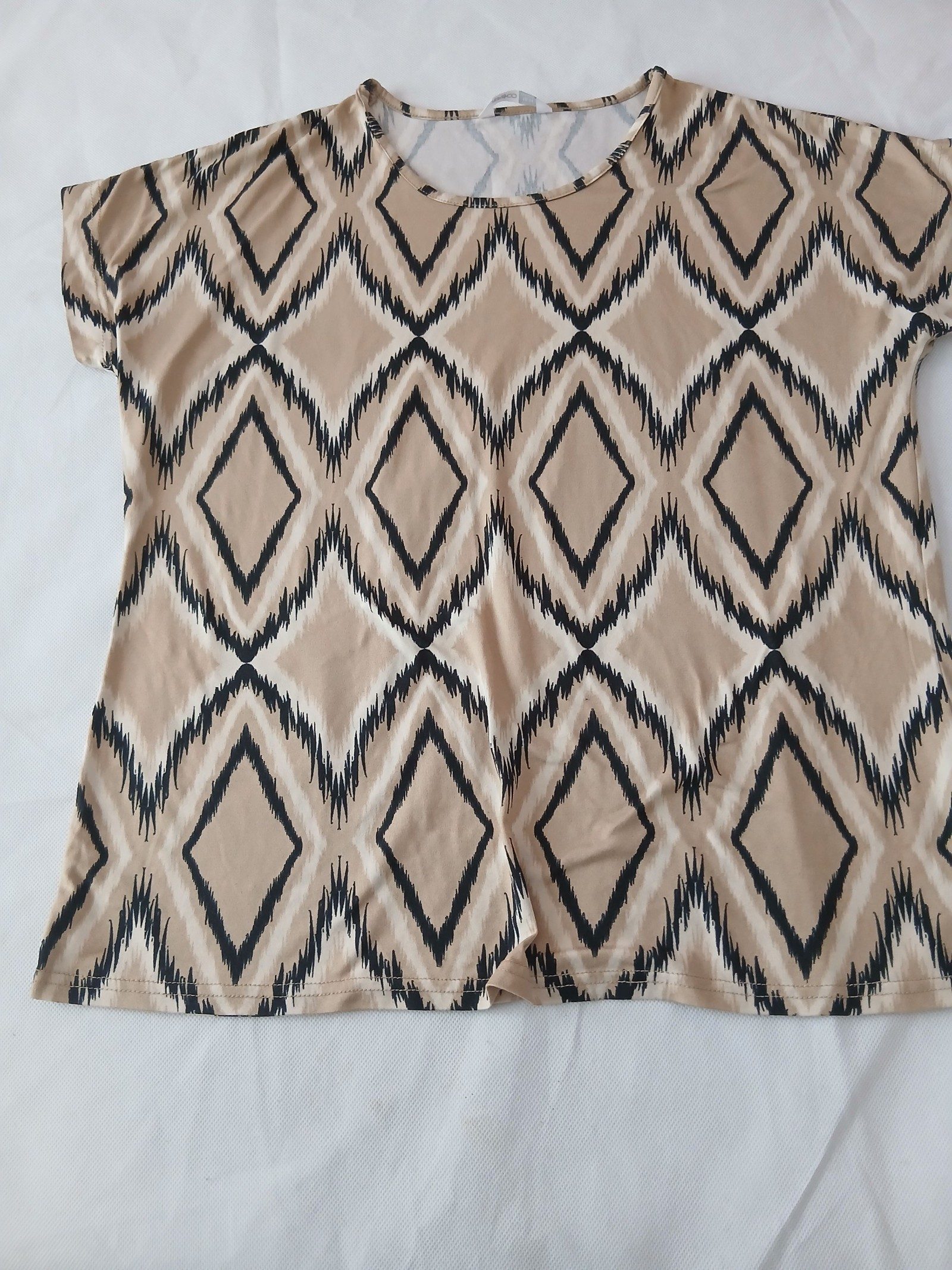 Paprika Beige & Black Geometric Patterned Women's Top Large