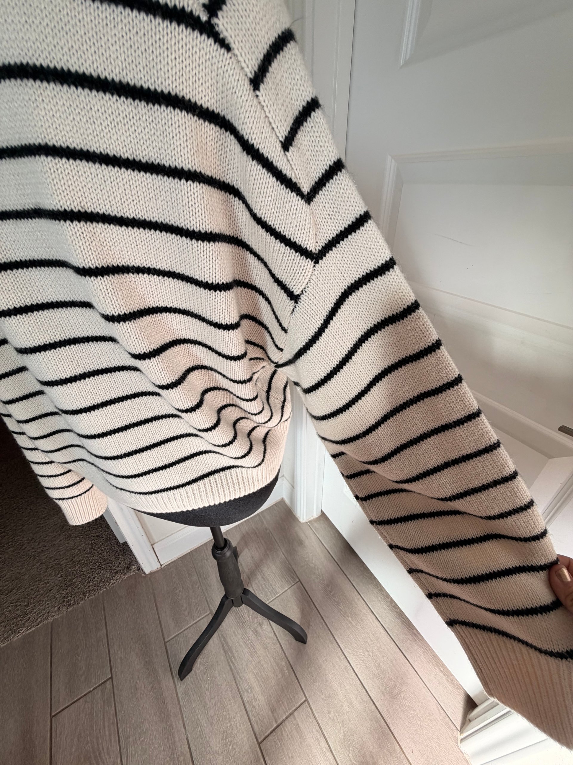 Tahari Beige & Black Stripe Blend Sweater Size Medium image 3