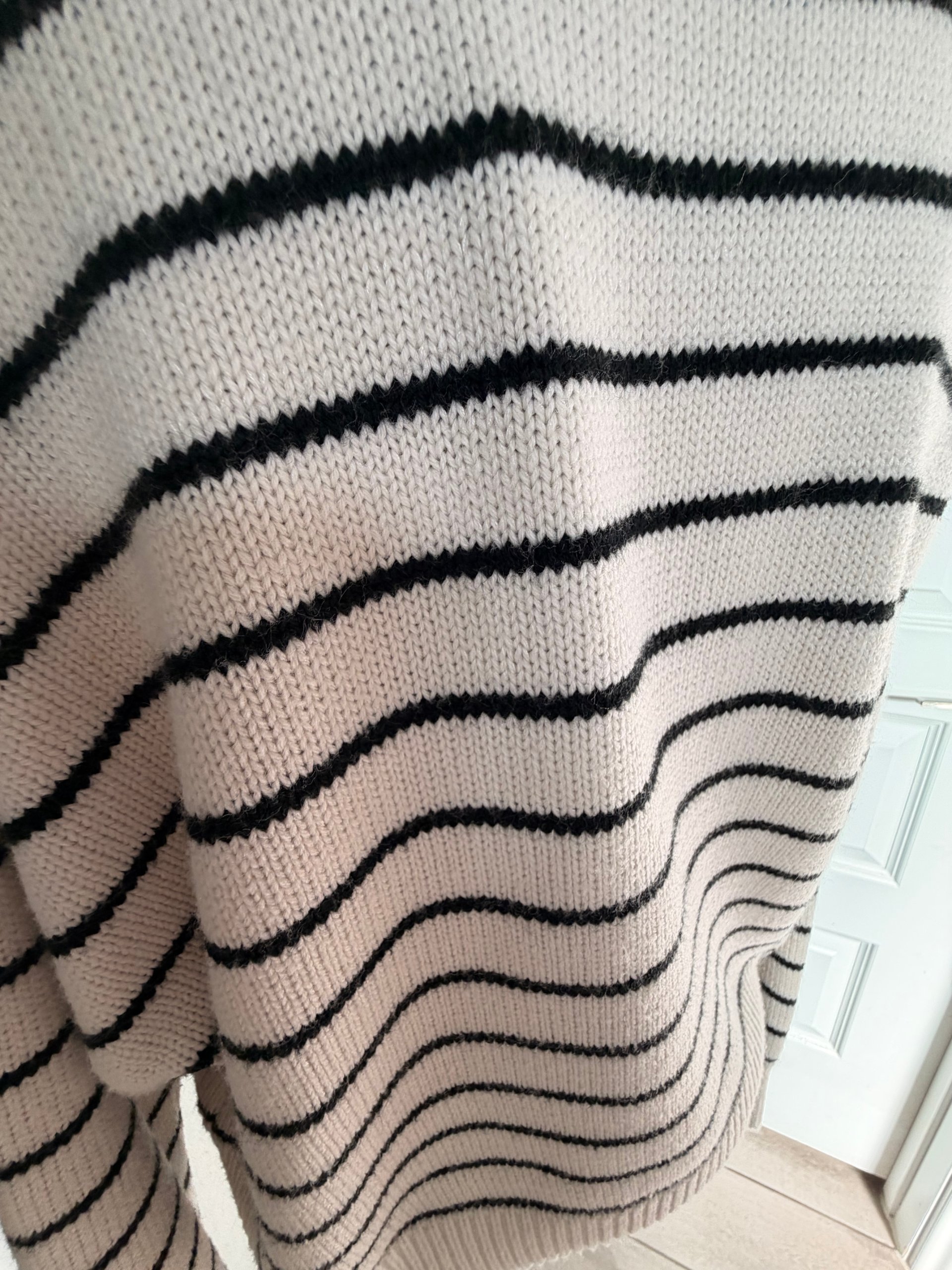 Tahari Beige & Black Stripe Blend Sweater Size Medium image 5