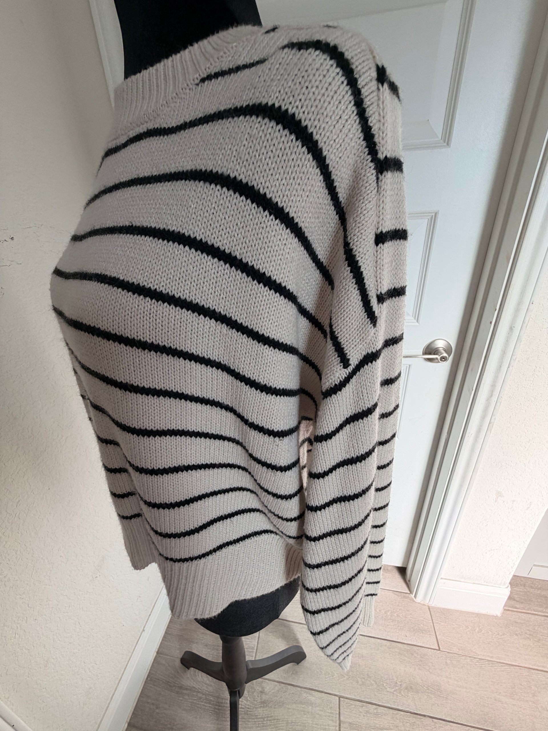Tahari Beige & Black Stripe Blend Sweater Size Medium image 6