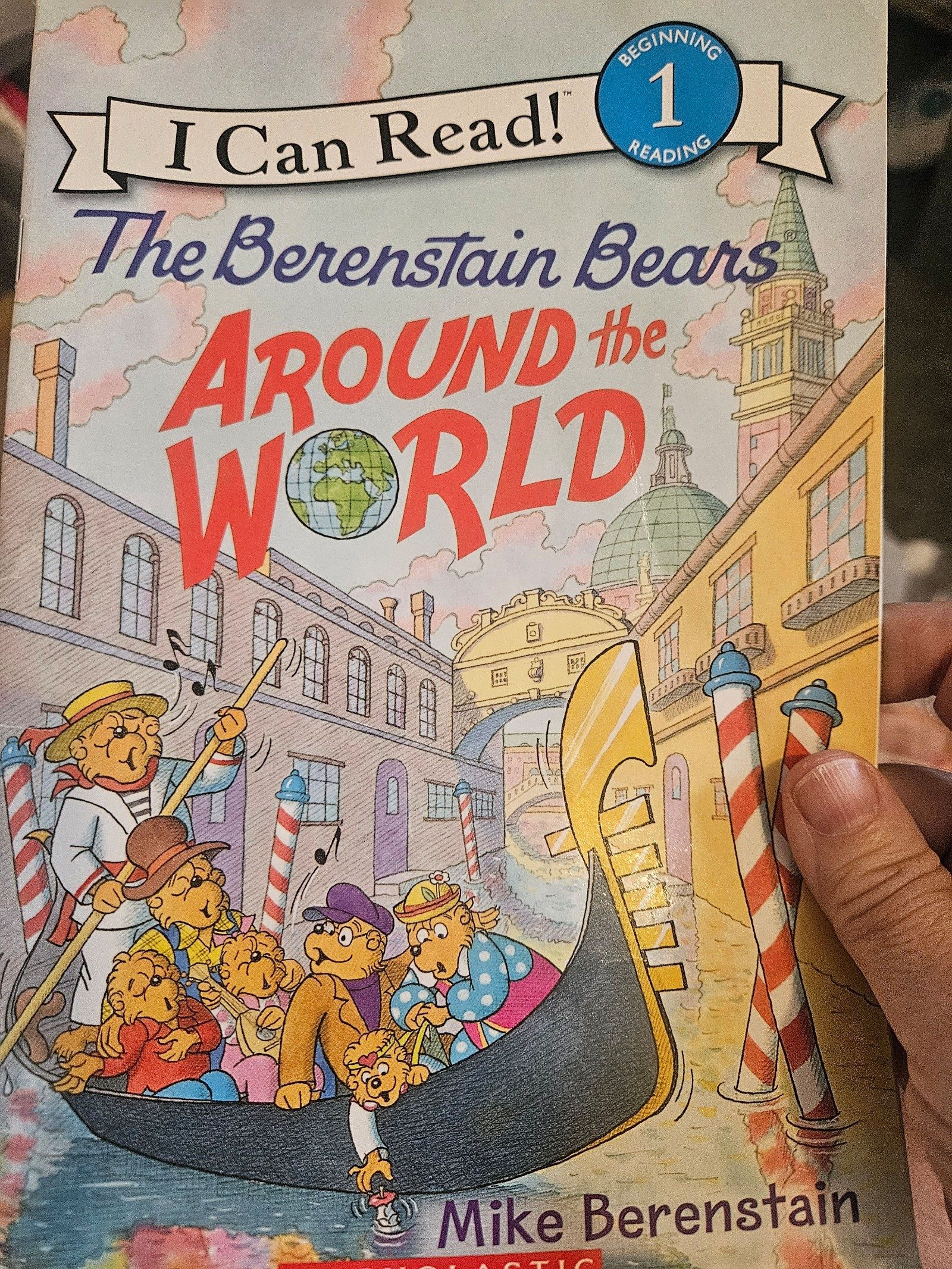 The Berenstain Bears Around the World I Can Read! Book Level 1
