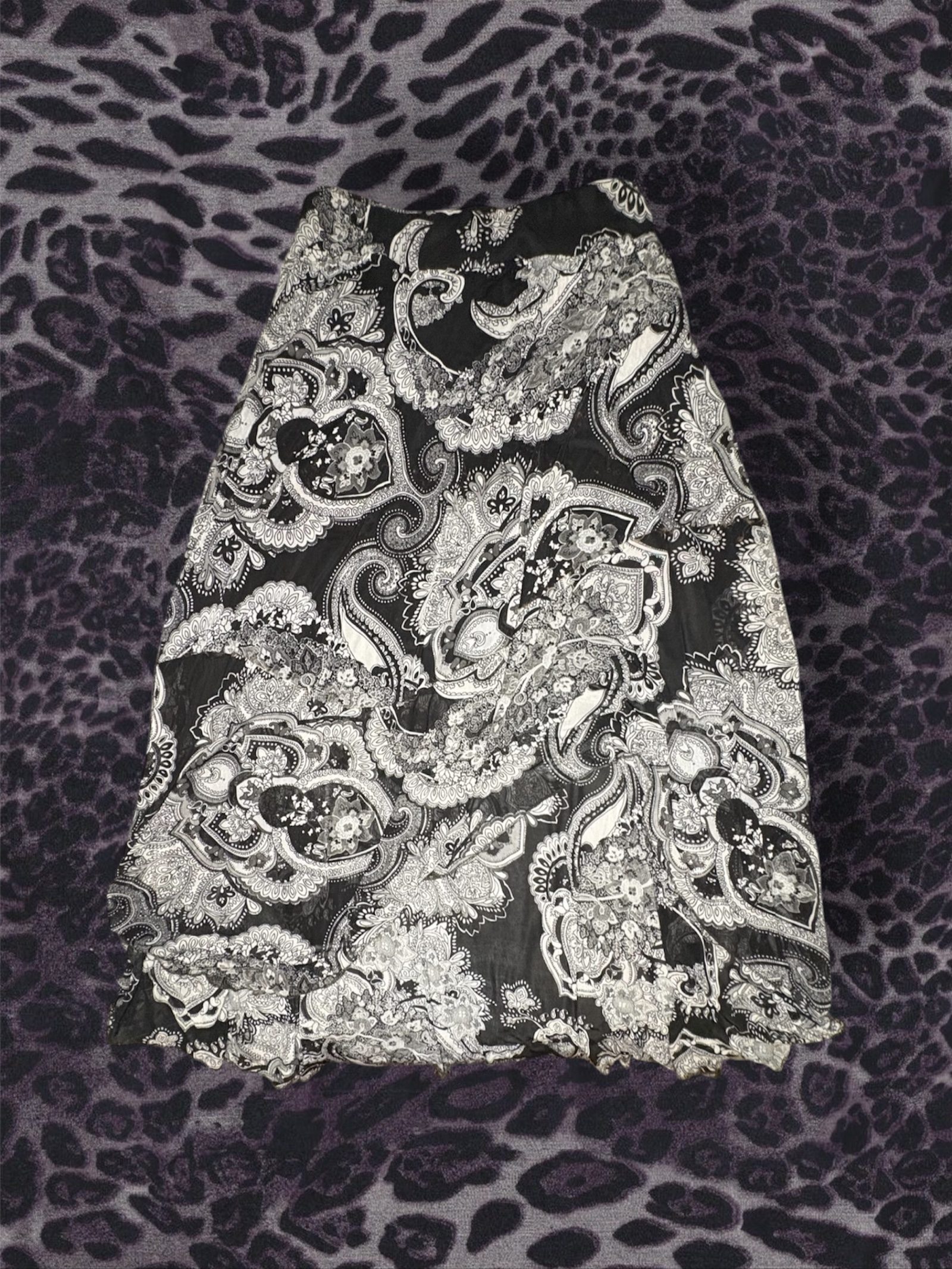 Unbranded Women's Black & White Paisley Pattern Lightweight Skirt One Size image 3