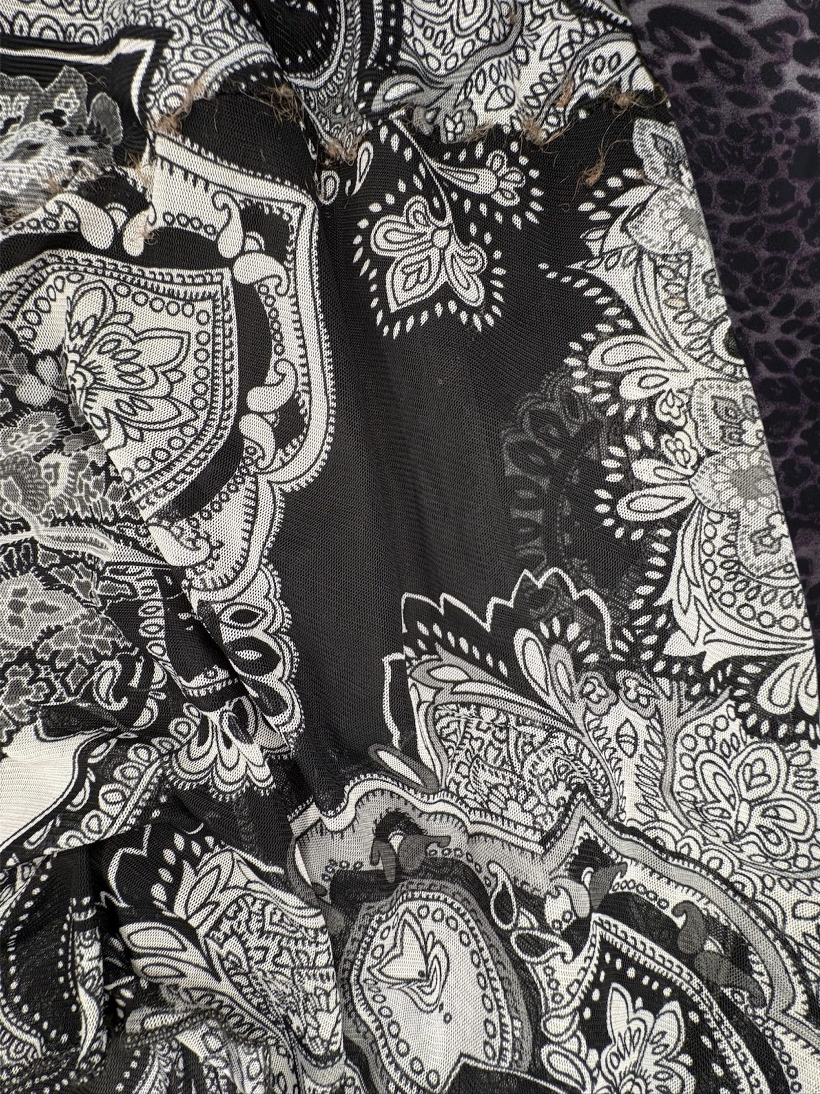 Unbranded Women's Black & White Paisley Pattern Lightweight Skirt One Size image 6