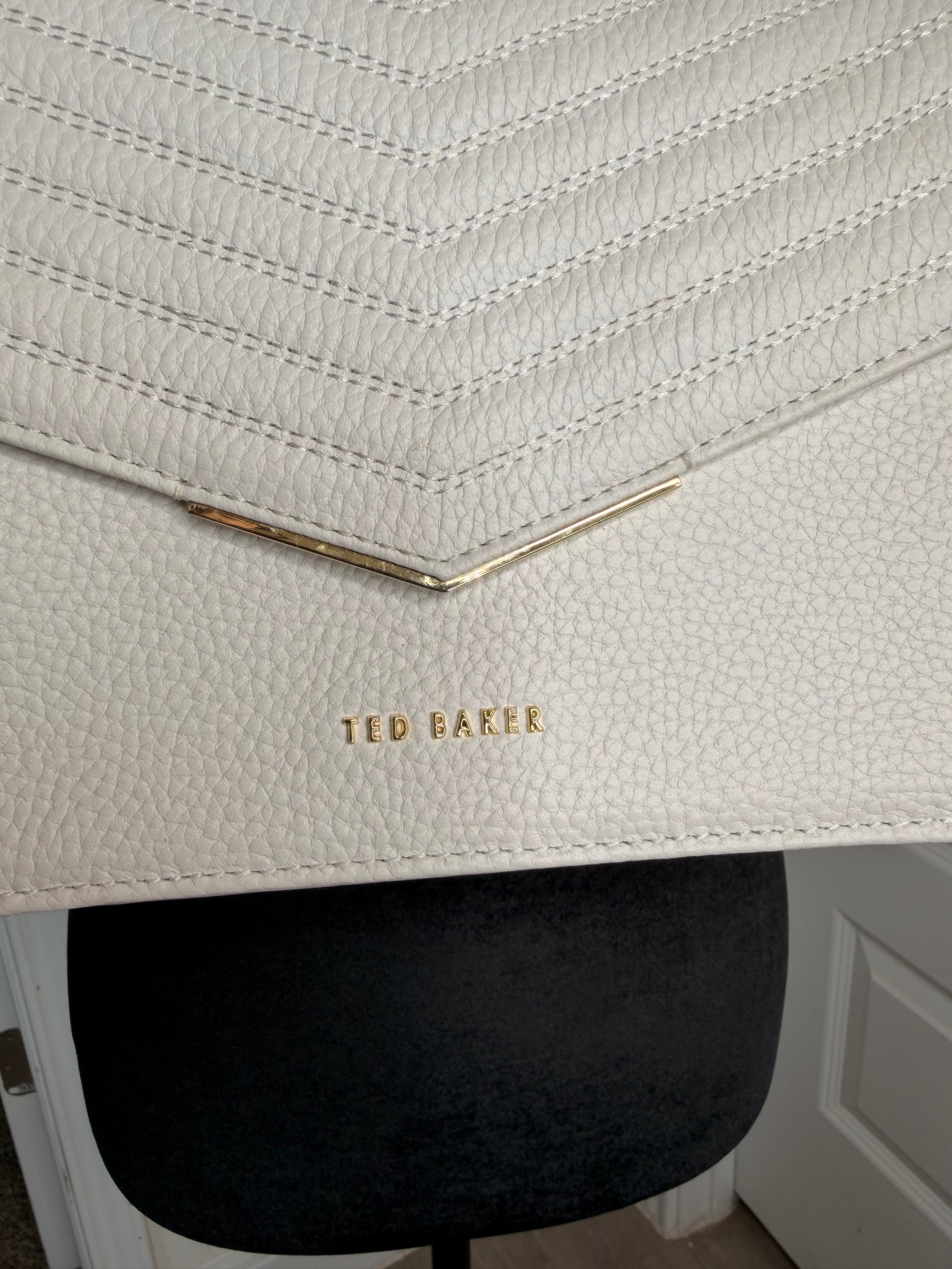 Ted Baker London Ivory Cream Leather Chevron Quilted Envelope Bag Gold Chain image 2
