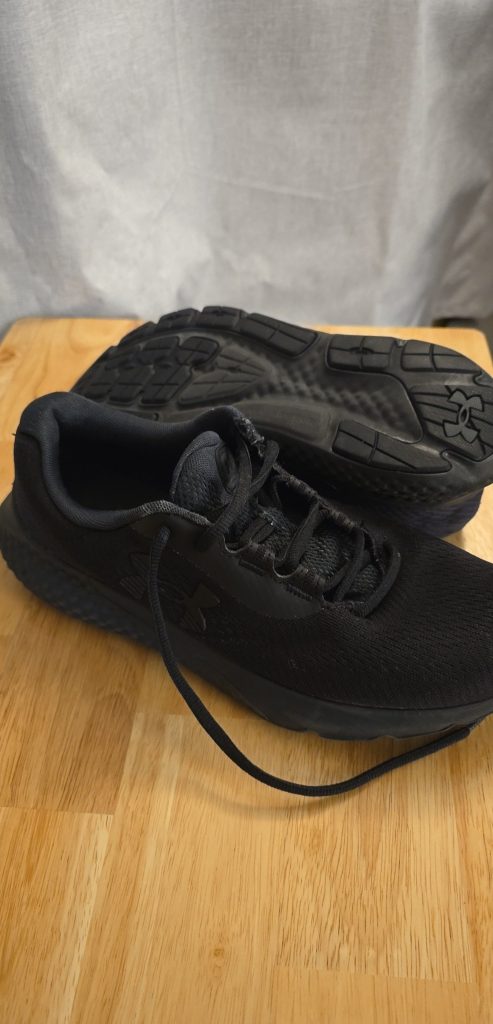 Under Armour women Black Running Sneakers US 8.5