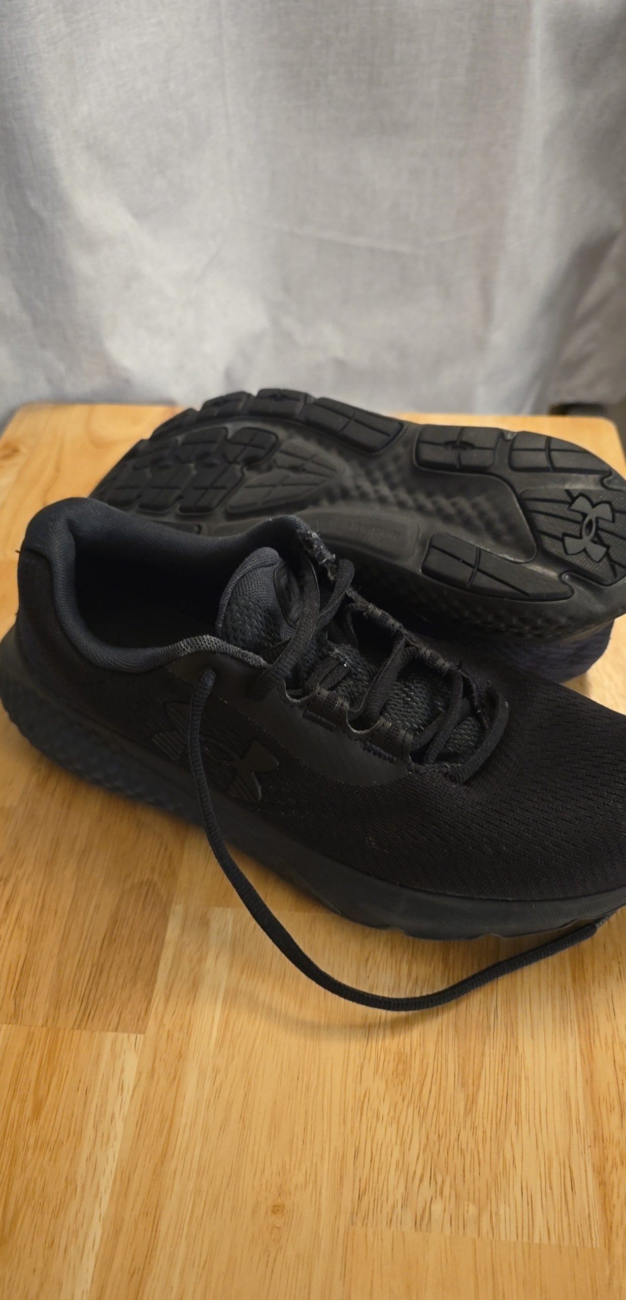 Under Armour women Black Running Sneakers US 8.5