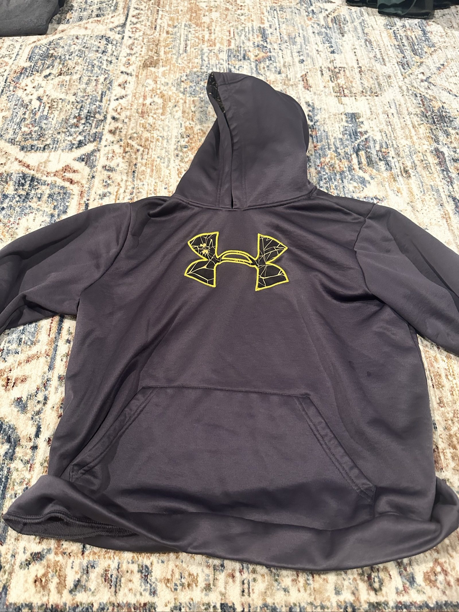 under armour charcoal hoodie kids m