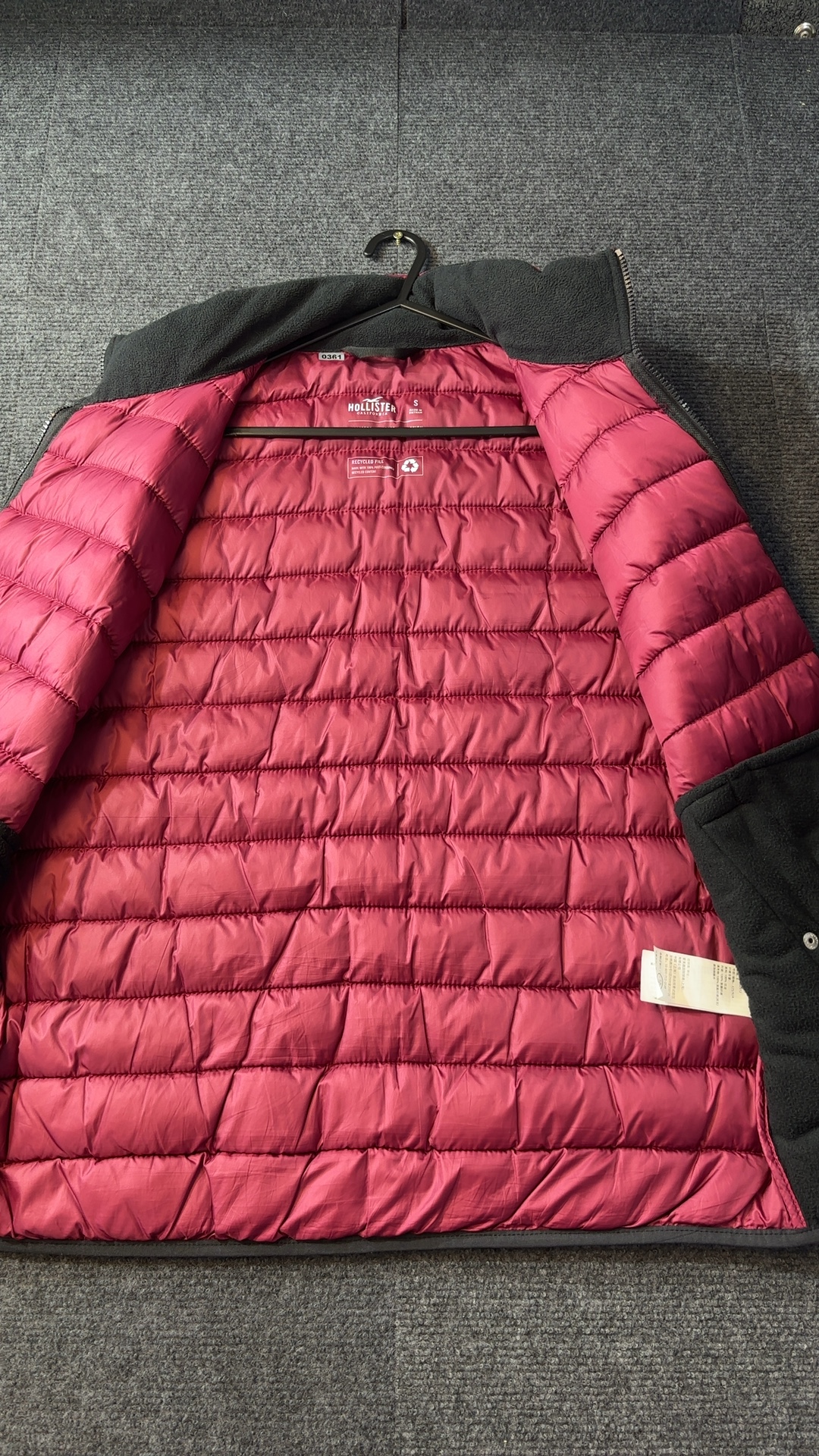 Hollister Women's Burgundy & Black Puffer Gilet Small excellent condition image 2