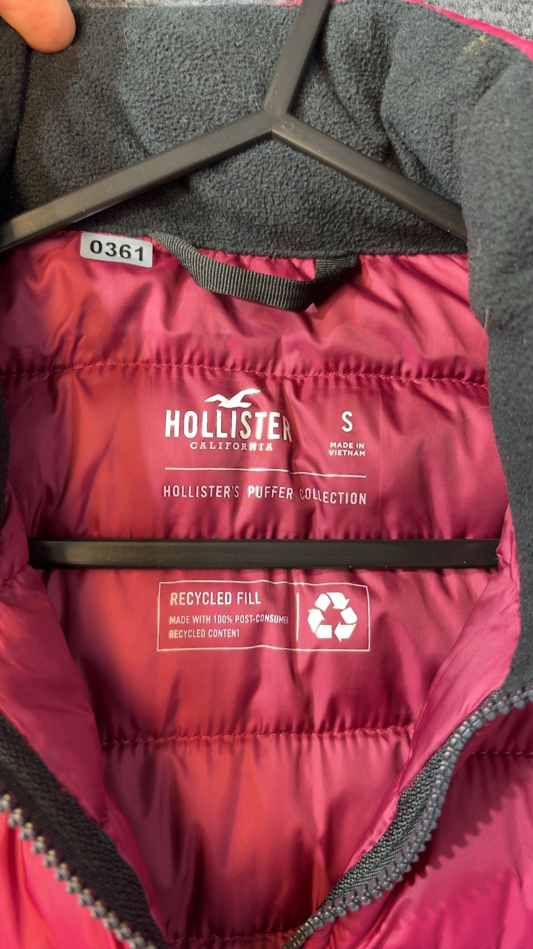 Hollister Women's Burgundy & Black Puffer Gilet Small excellent condition image 3
