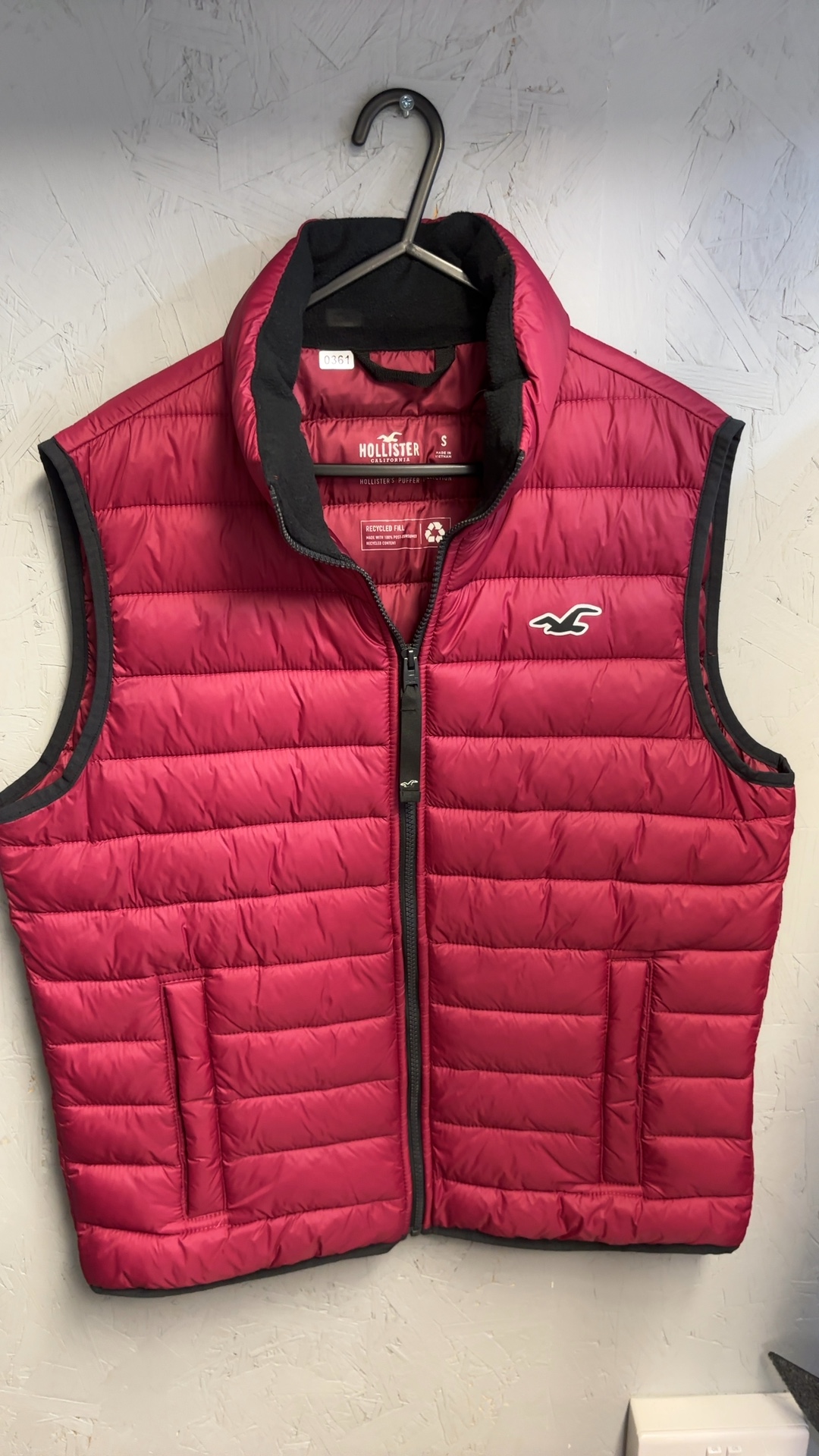 Hollister Women's Burgundy & Black Puffer Gilet Small excellent condition